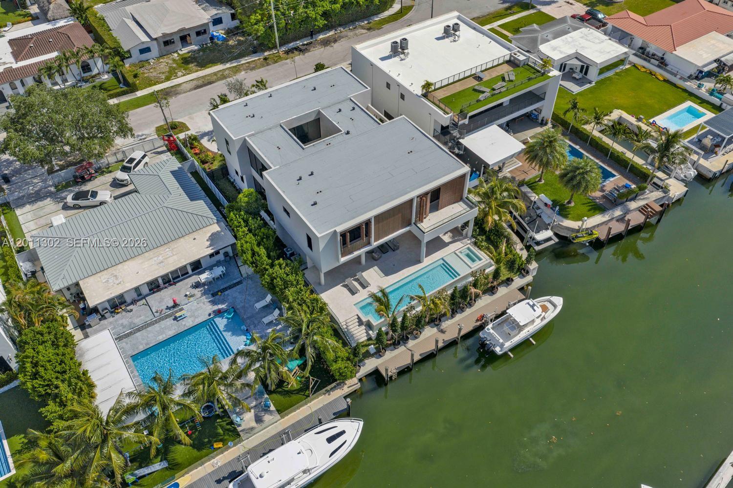 2006 NE 124th St North Miami, FL 33181