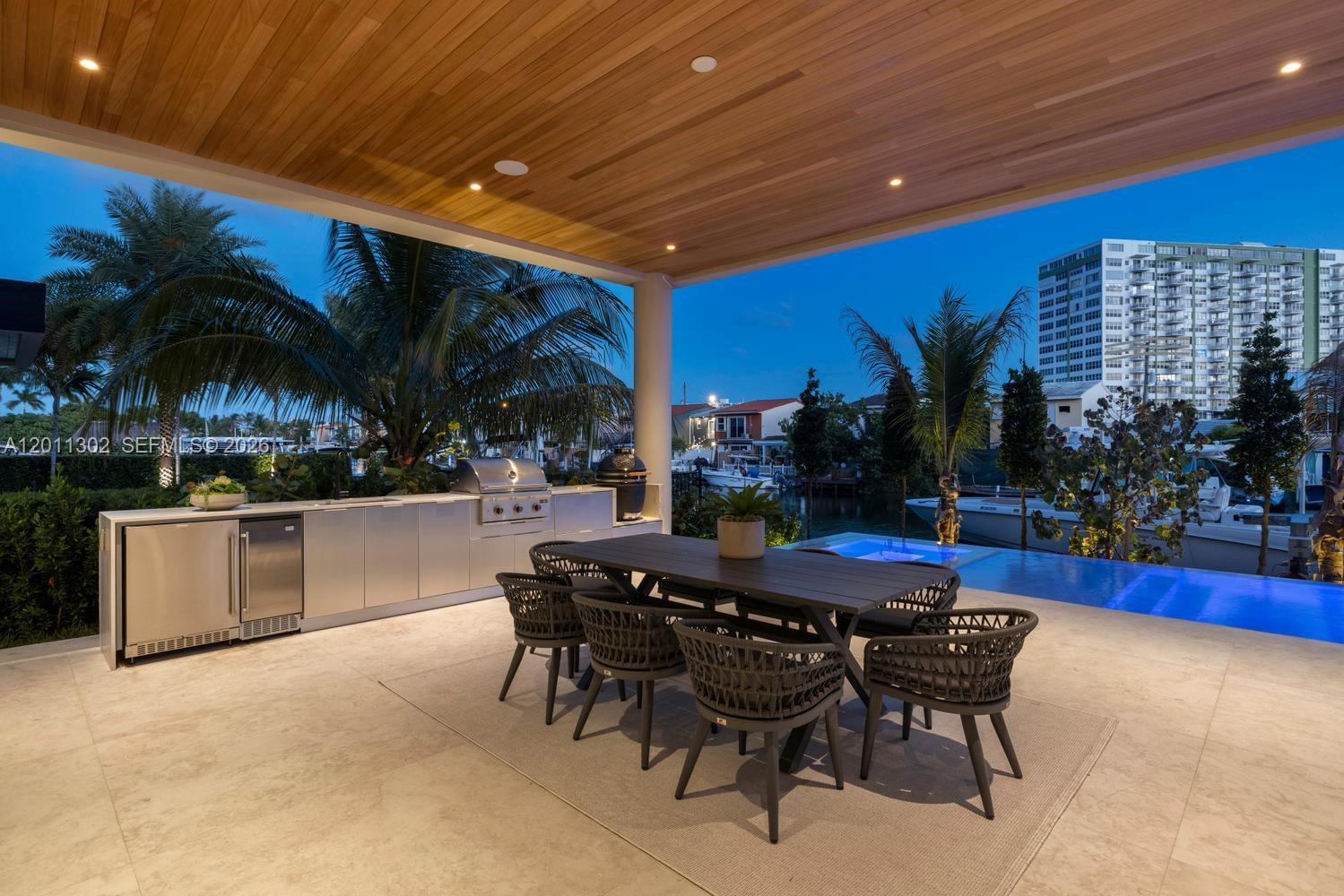 2006 NE 124th St North Miami, FL 33181