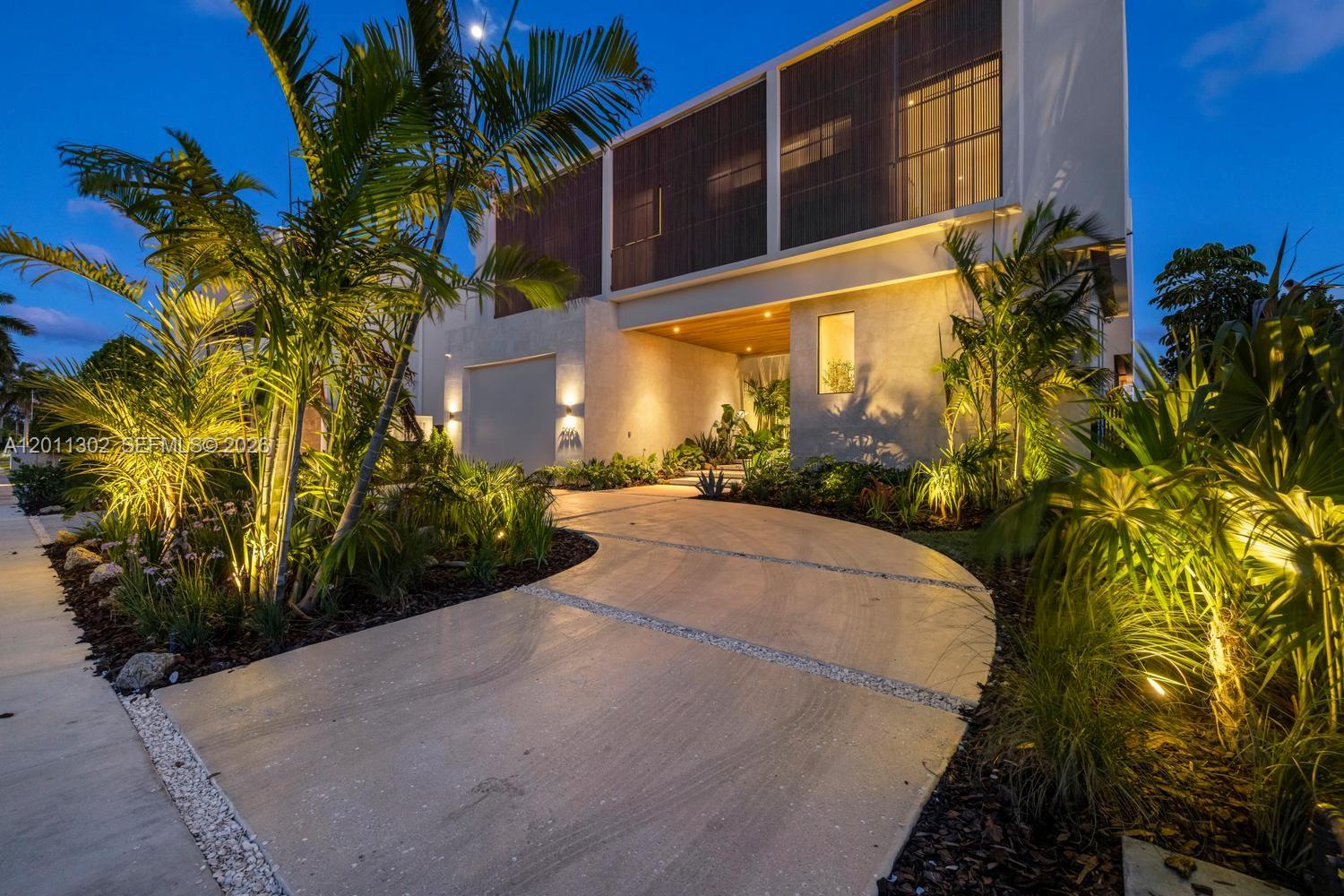 2006 NE 124th St North Miami, FL 33181
