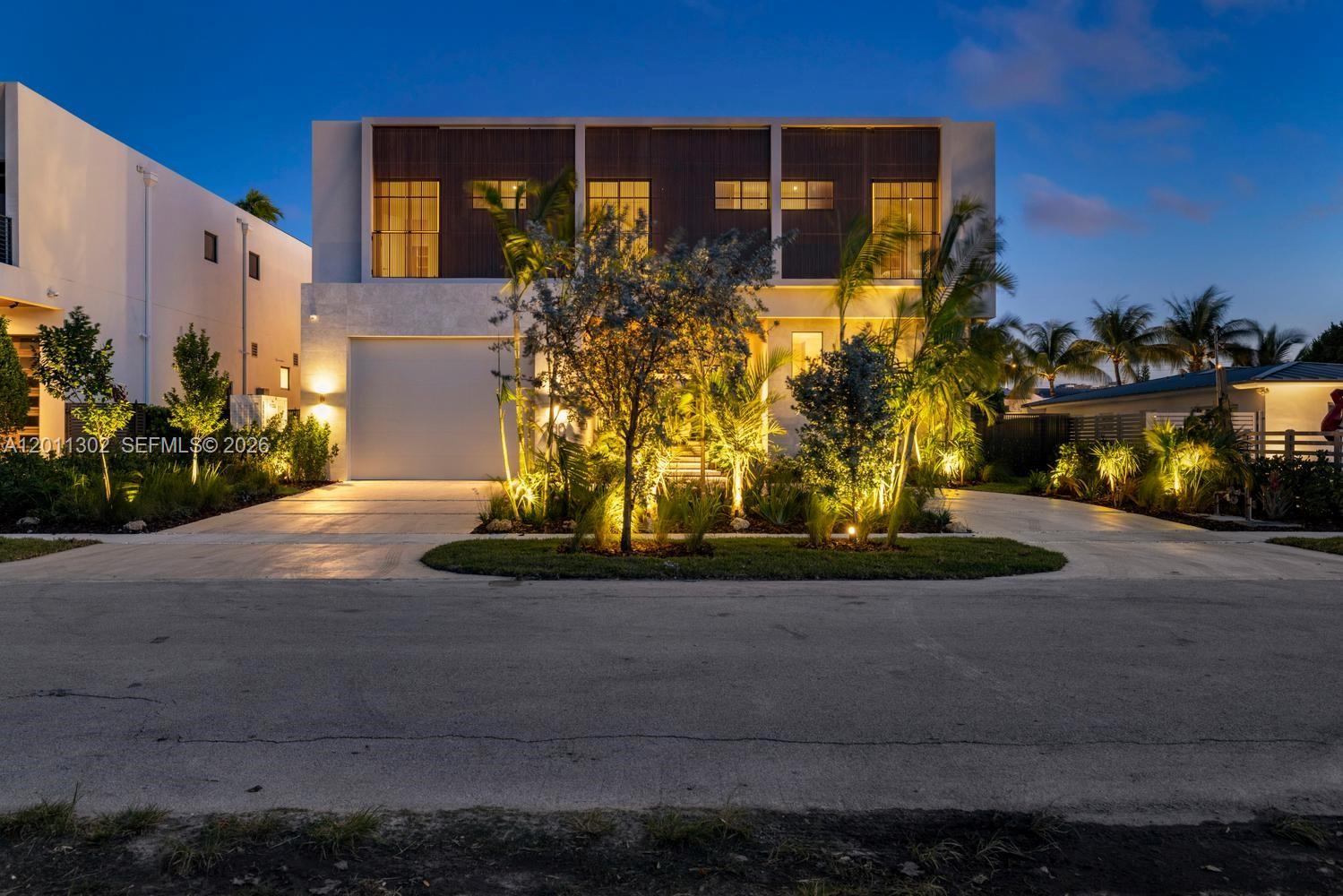2006 NE 124th St North Miami, FL 33181