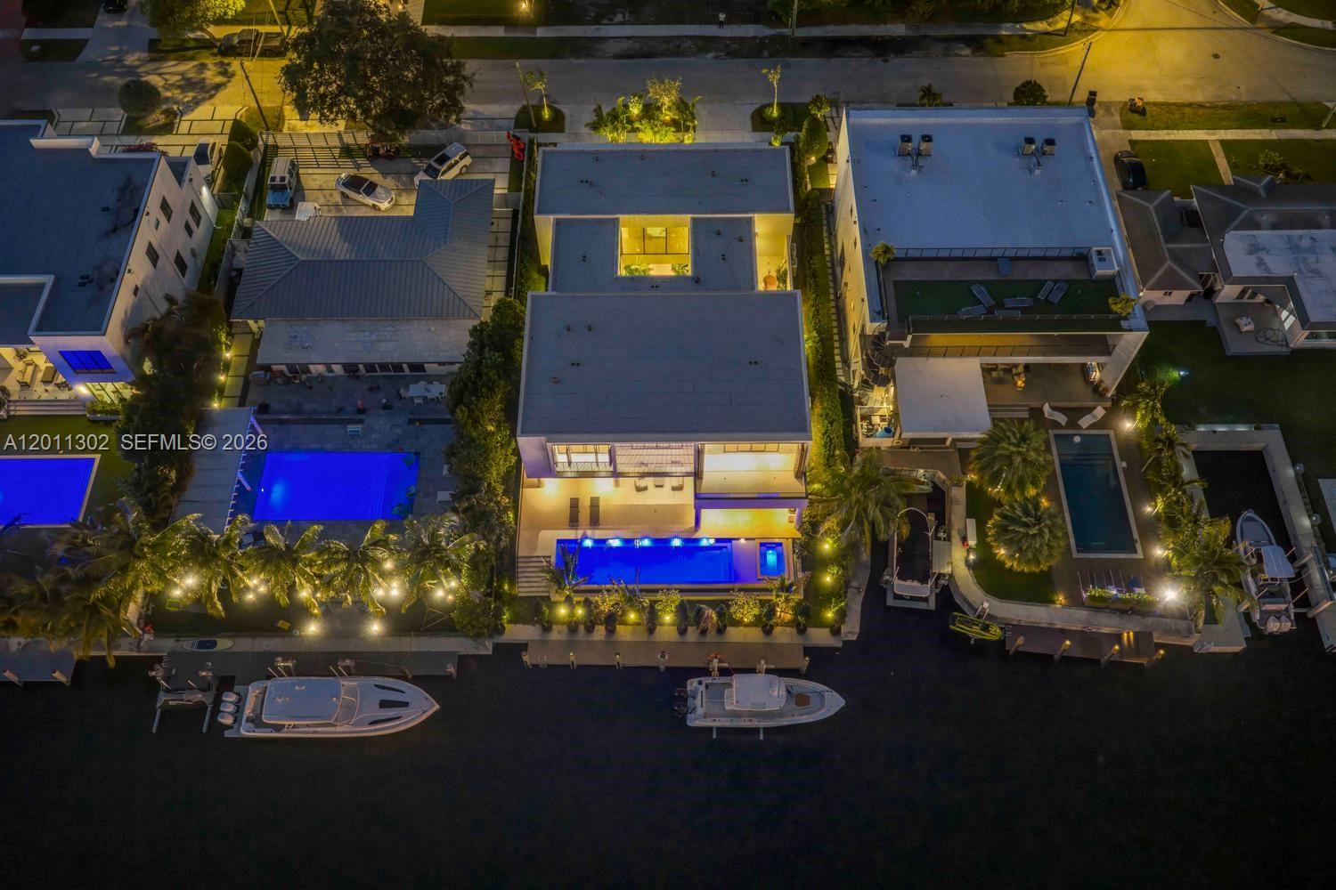 2006 NE 124th St North Miami, FL 33181