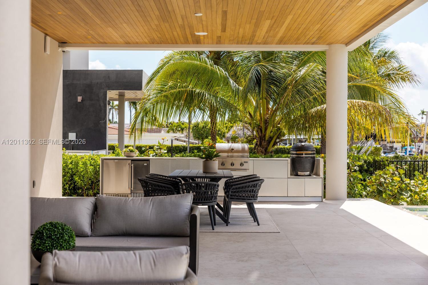 2006 NE 124th St North Miami, FL 33181