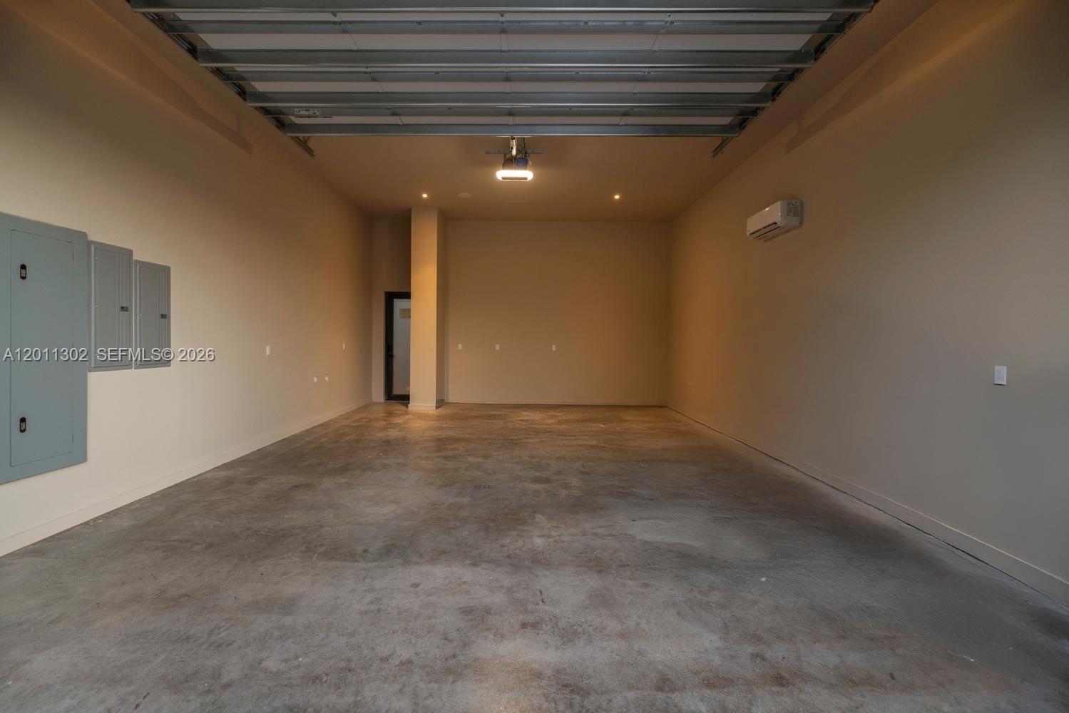 2006 NE 124th St North Miami, FL 33181