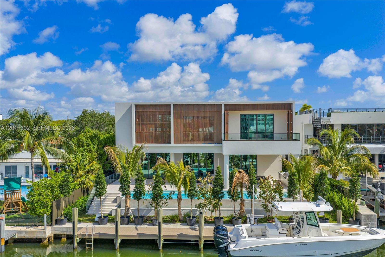 2006 NE 124th St North Miami, FL 33181