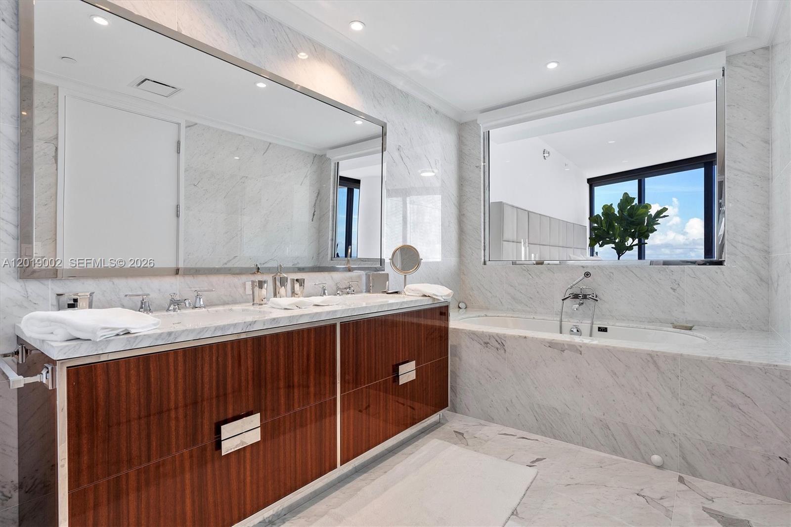 15701 Collins Ave #3605 Sunny Isles Beach, FL 33160