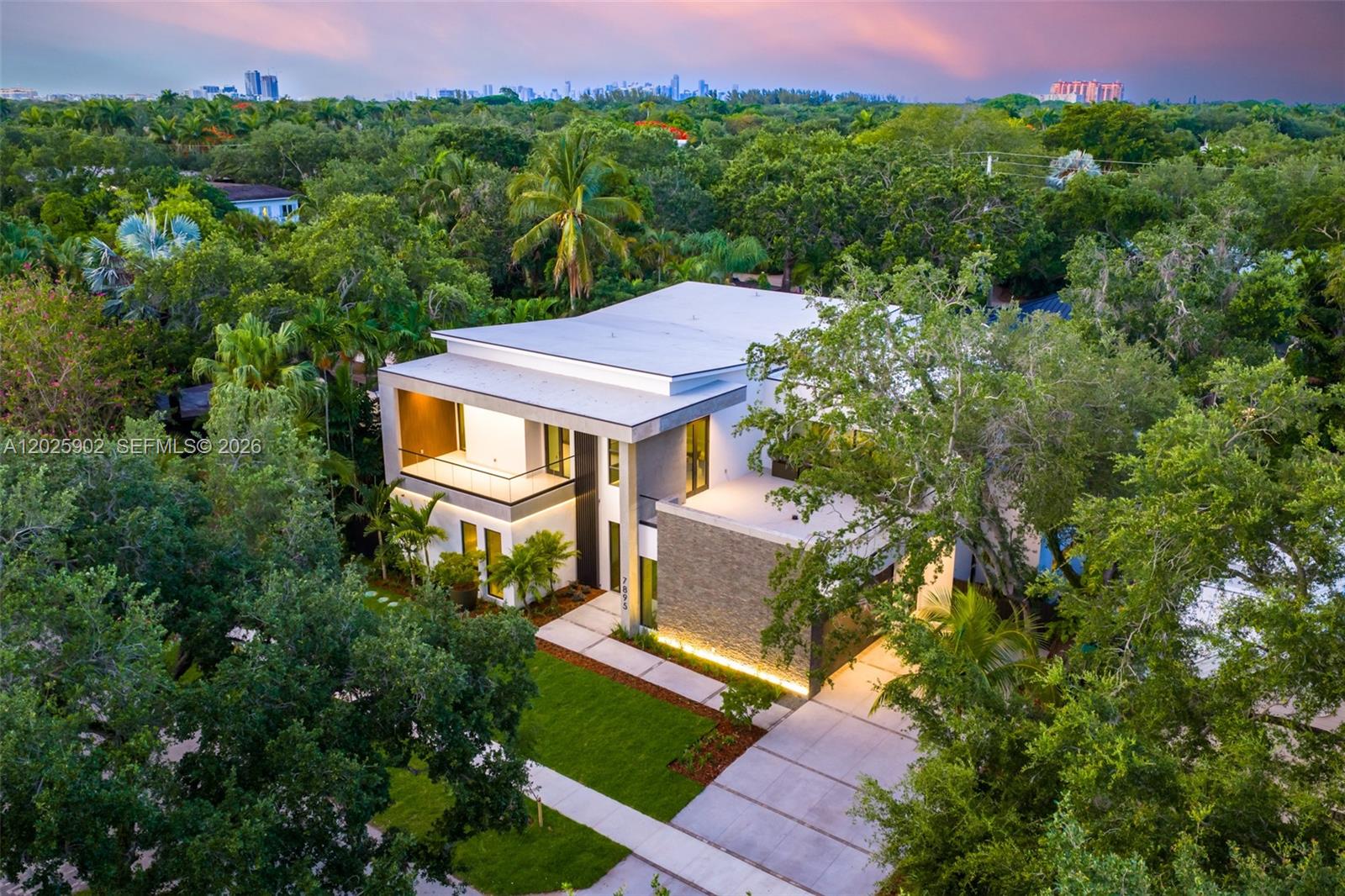 7895 SW 52nd Ct Miami, FL 33143
