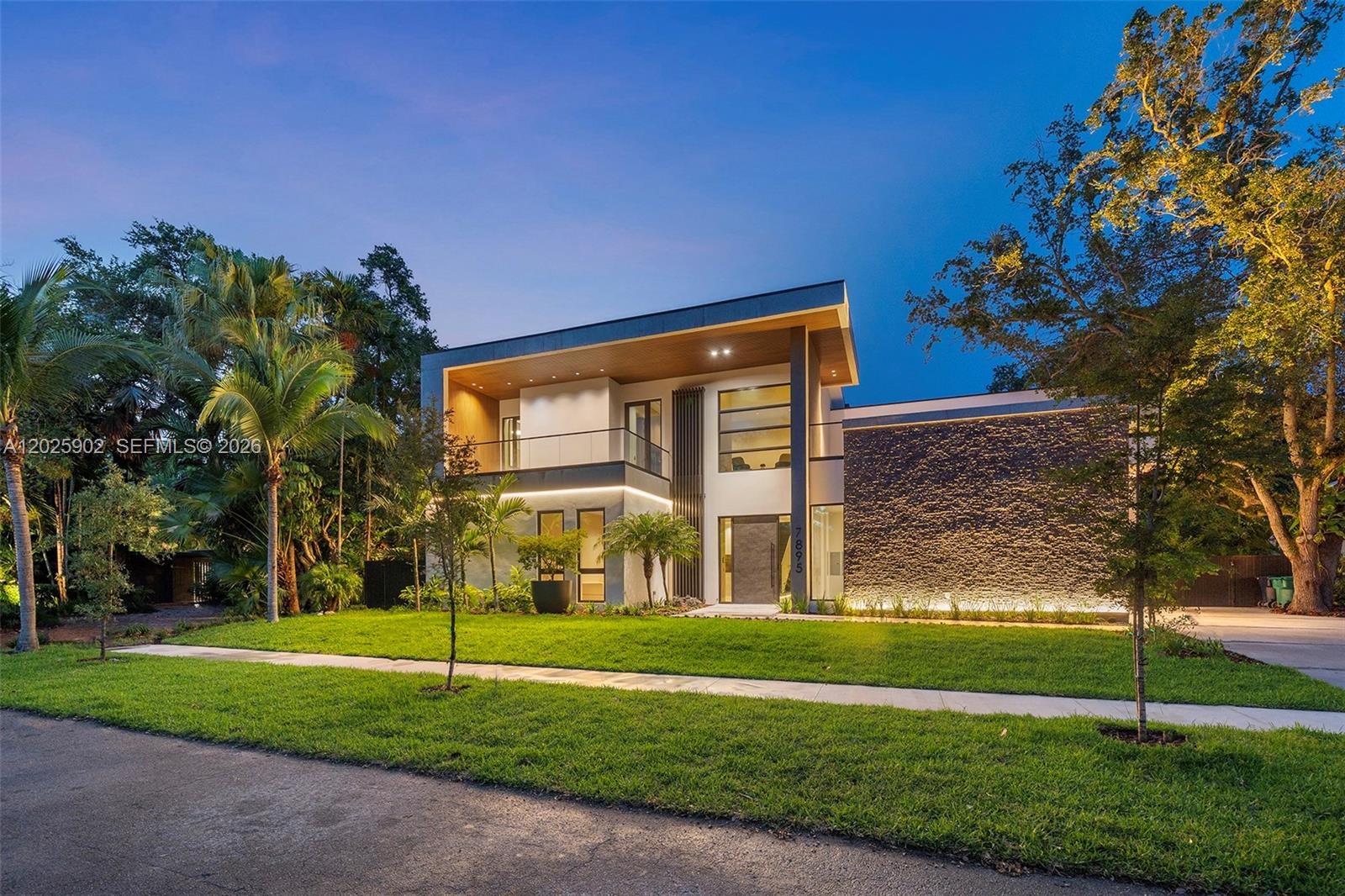 7895 SW 52nd Ct Miami, FL 33143