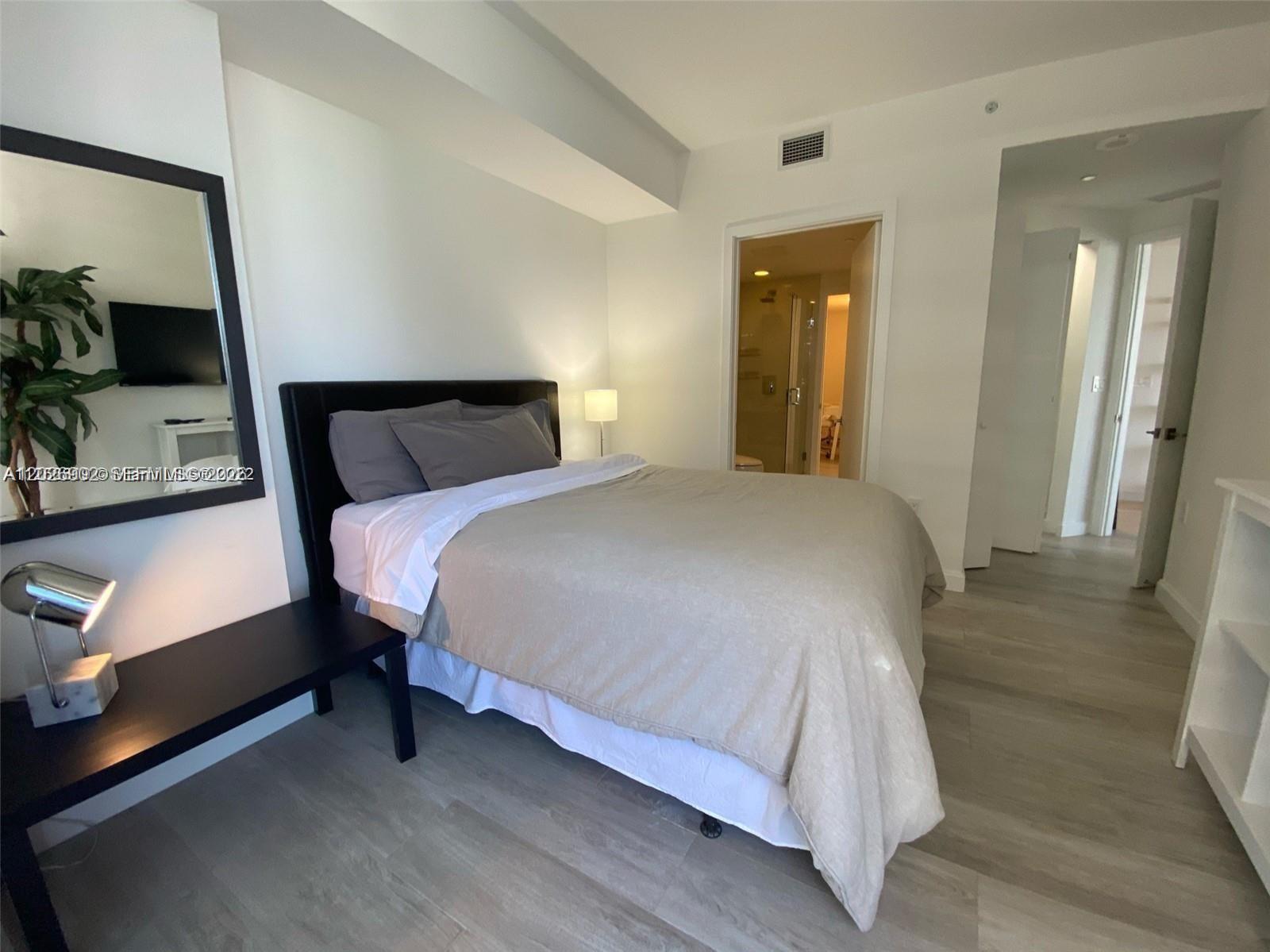 55 SW 9th St #3001 Miami, FL 33130