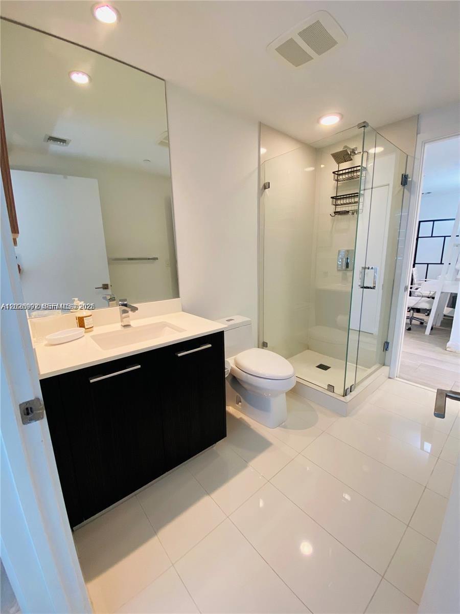 55 SW 9th St #3001 Miami, FL 33130