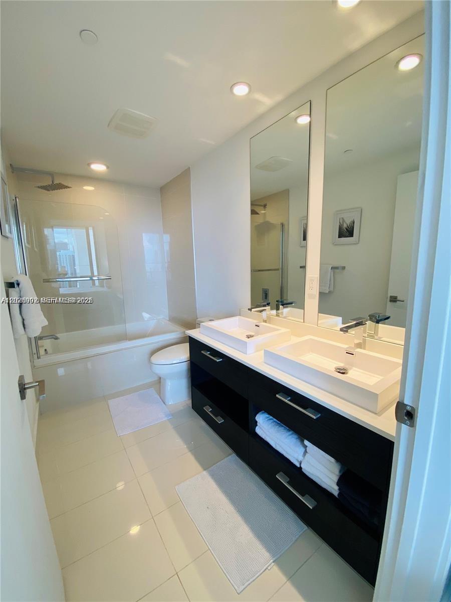 55 SW 9th St #3001 Miami, FL 33130