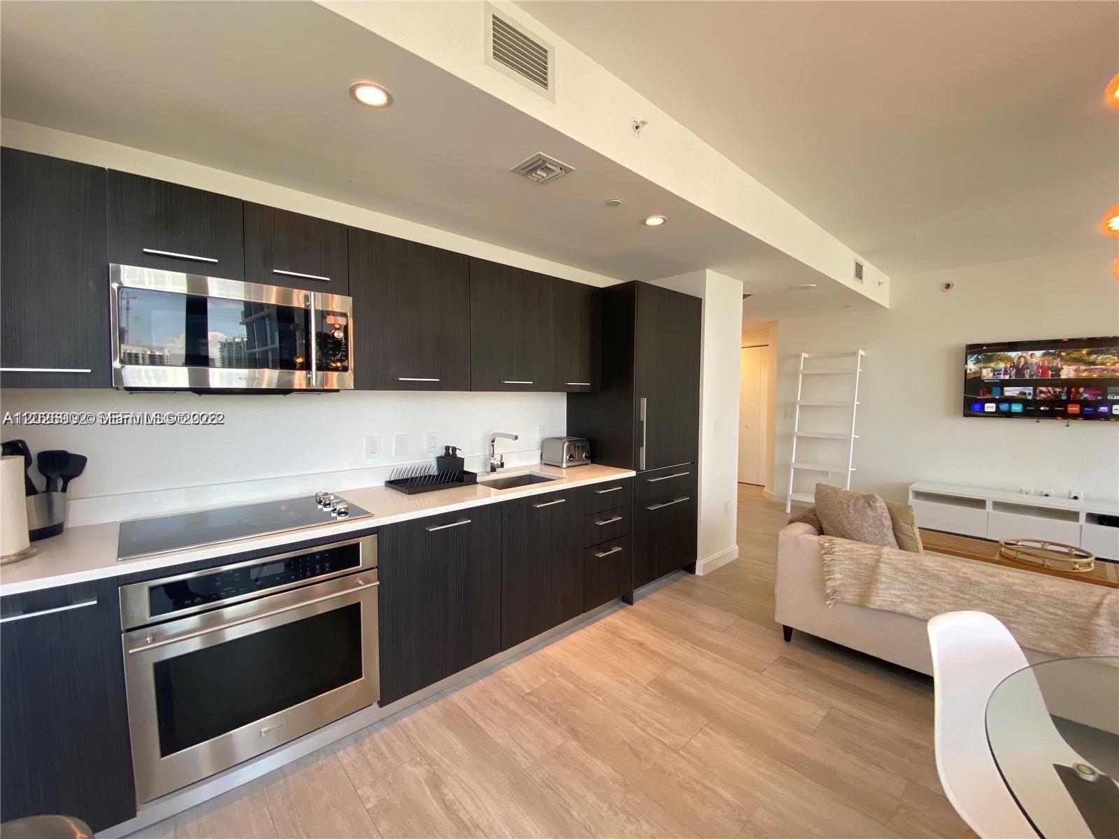 55 SW 9th St #3001 Miami, FL 33130