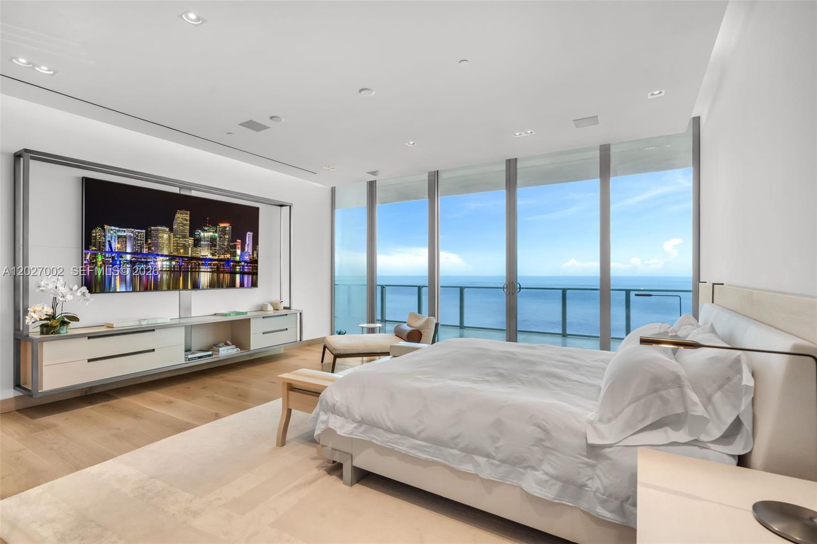 350 Ocean Dr #LPH2N Key Biscayne, FL 33149