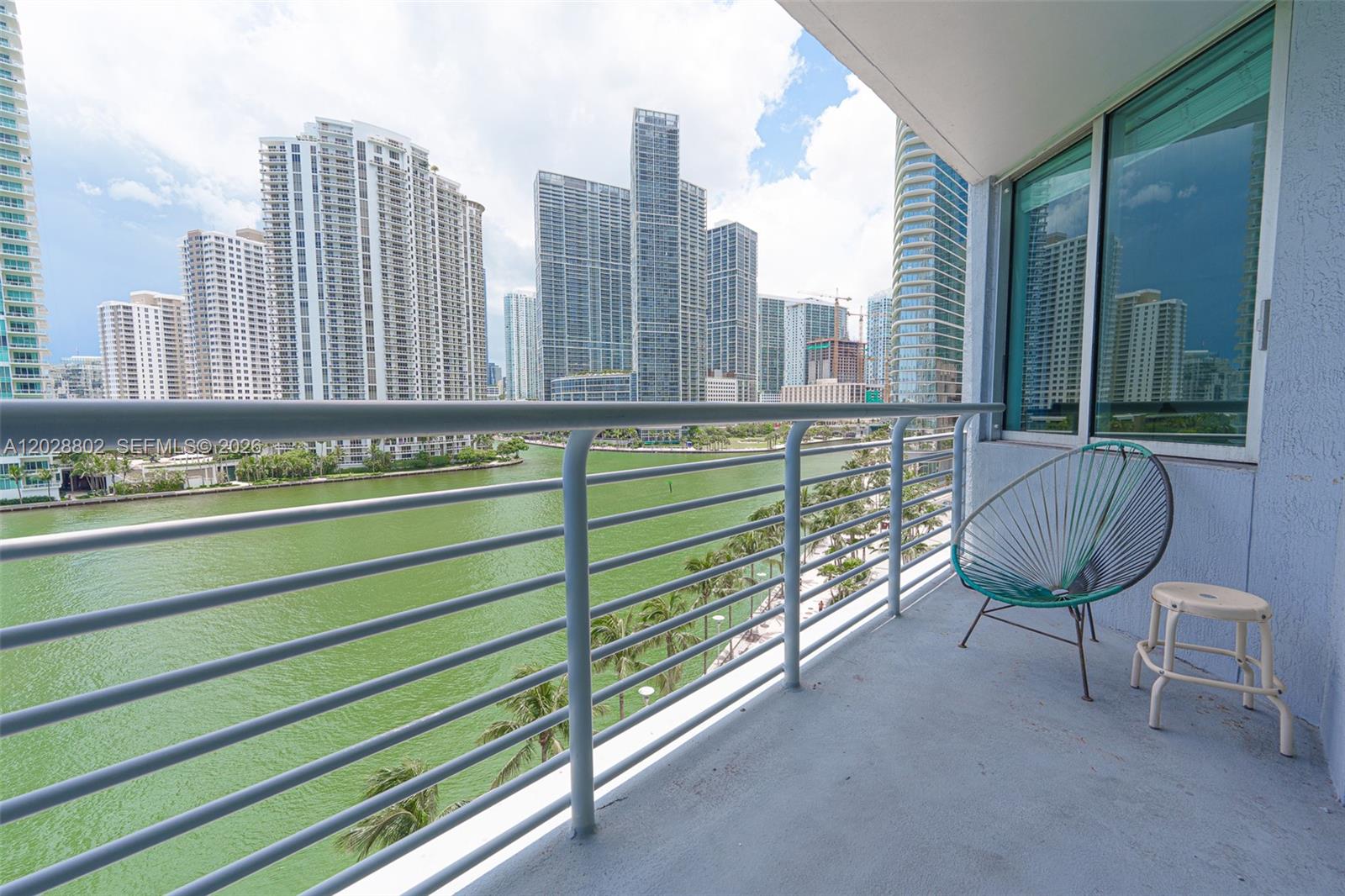 325 S Biscayne Blvd #821