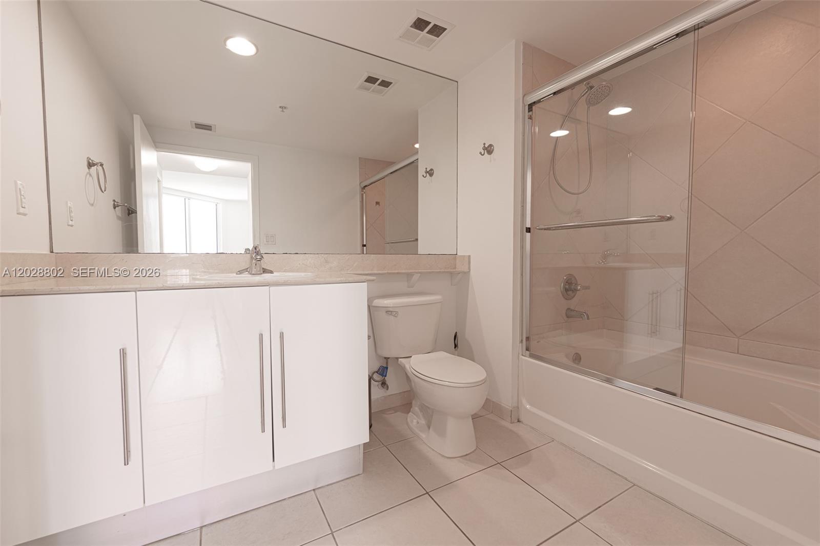 325 S Biscayne Blvd #821 Miami, FL 33131