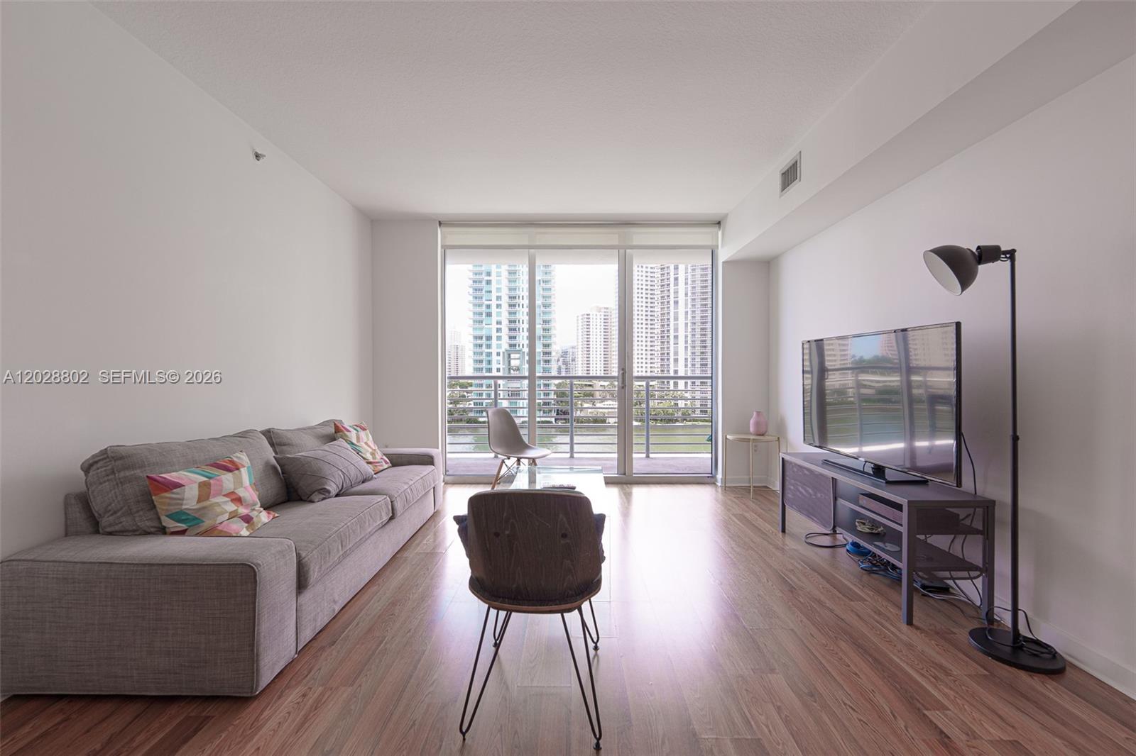 325 S Biscayne Blvd #821 Miami, FL 33131