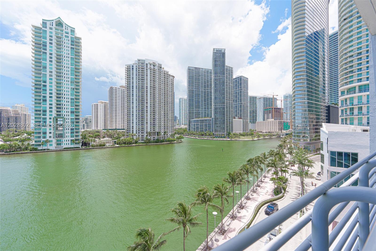 325 S Biscayne Blvd #821 Miami, FL 33131