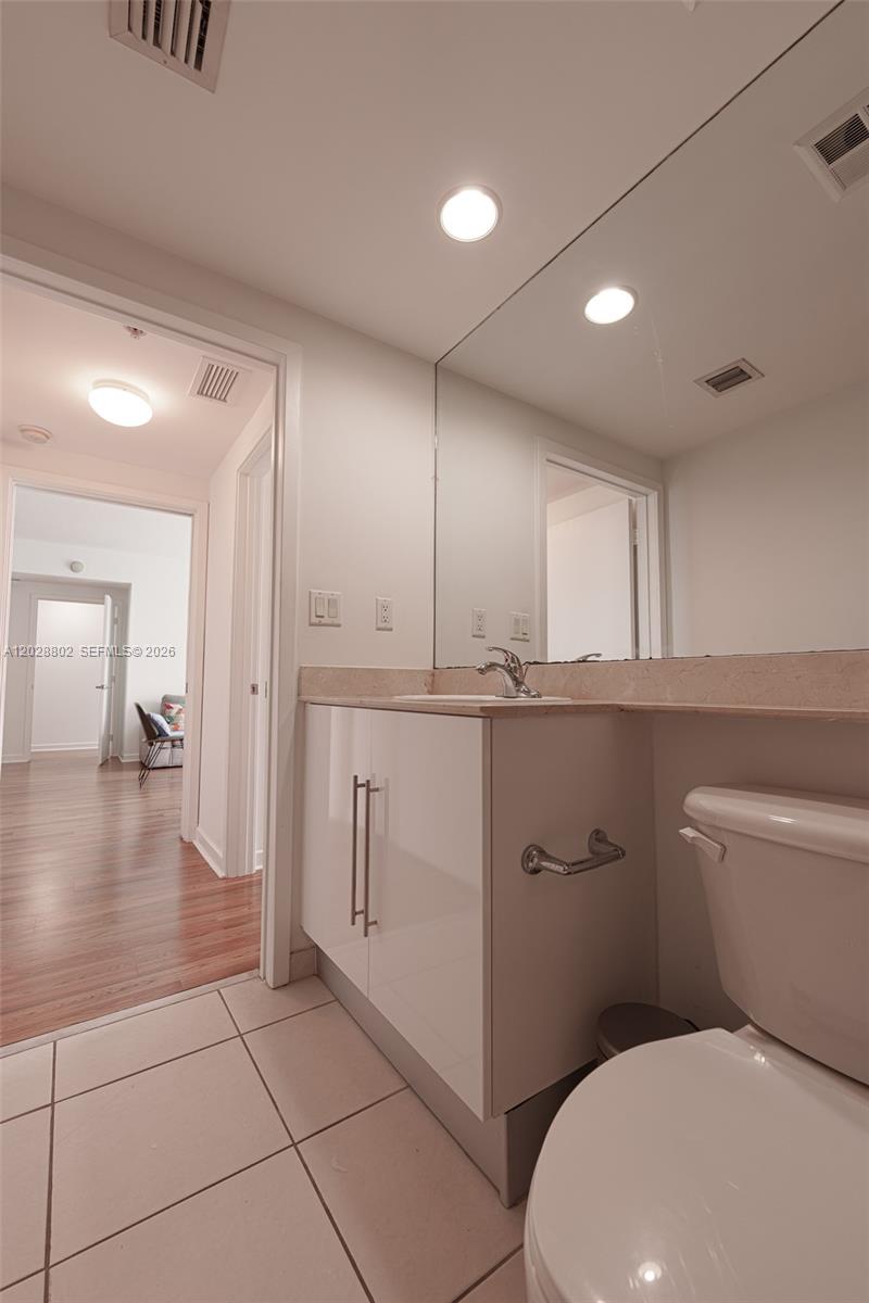 325 S Biscayne Blvd #821 Miami, FL 33131