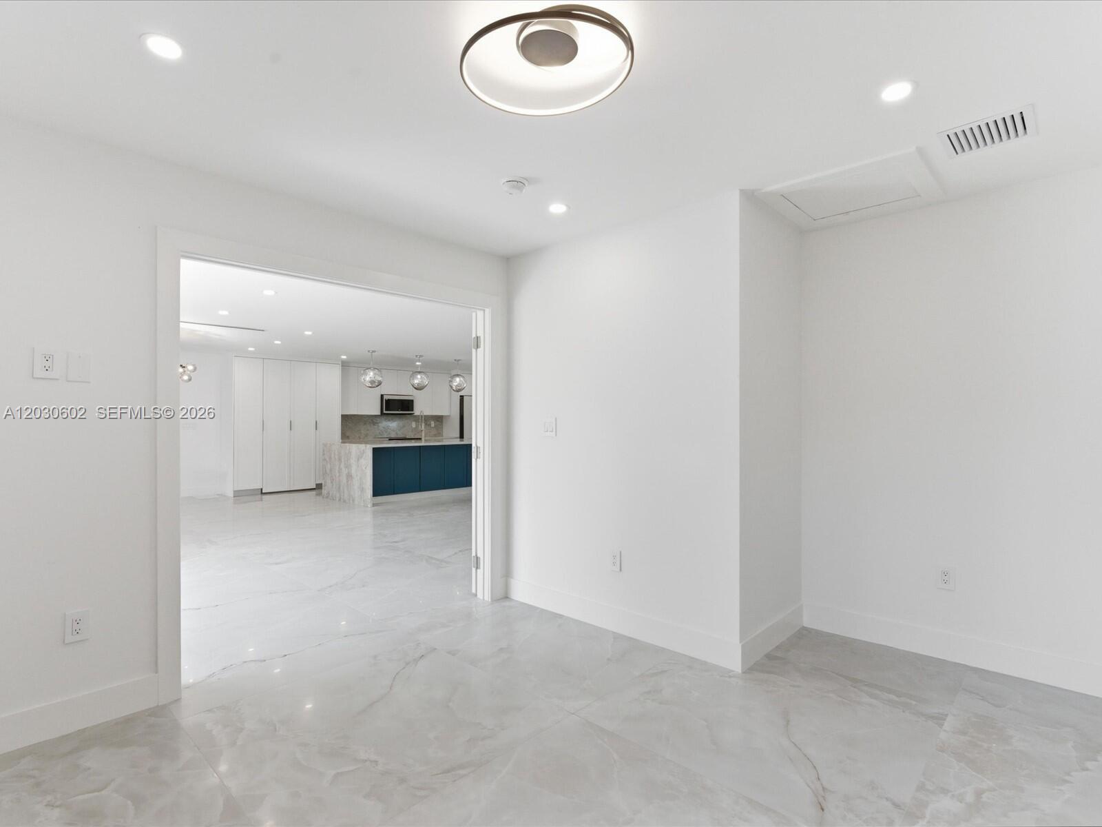 291 E Shore Dr E Miami, FL 33133