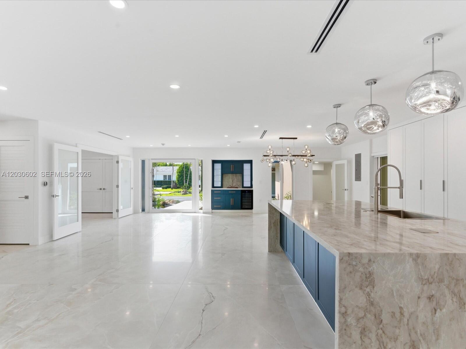 291 E Shore Dr E Miami, FL 33133