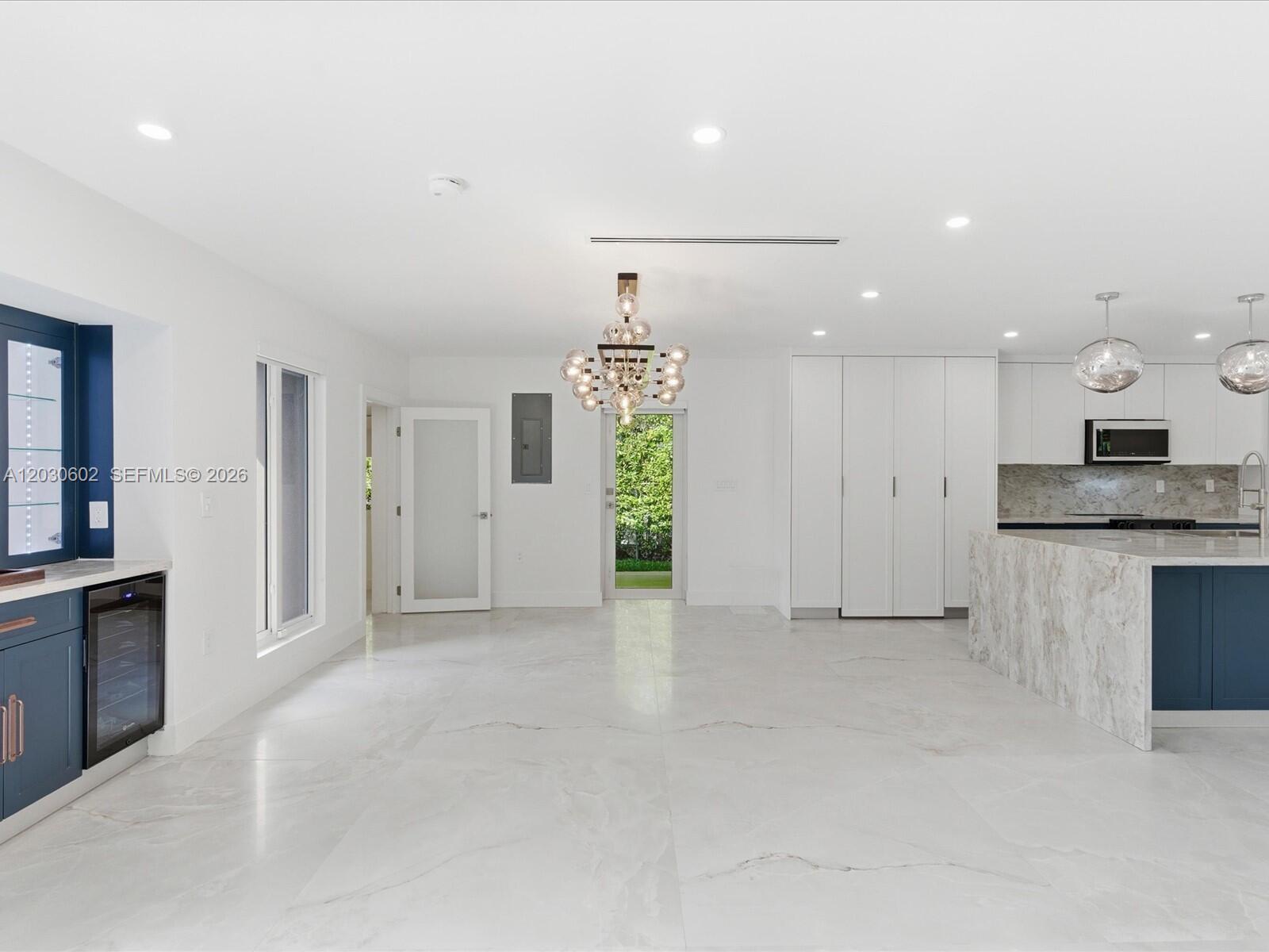 291 E Shore Dr E Miami, FL 33133