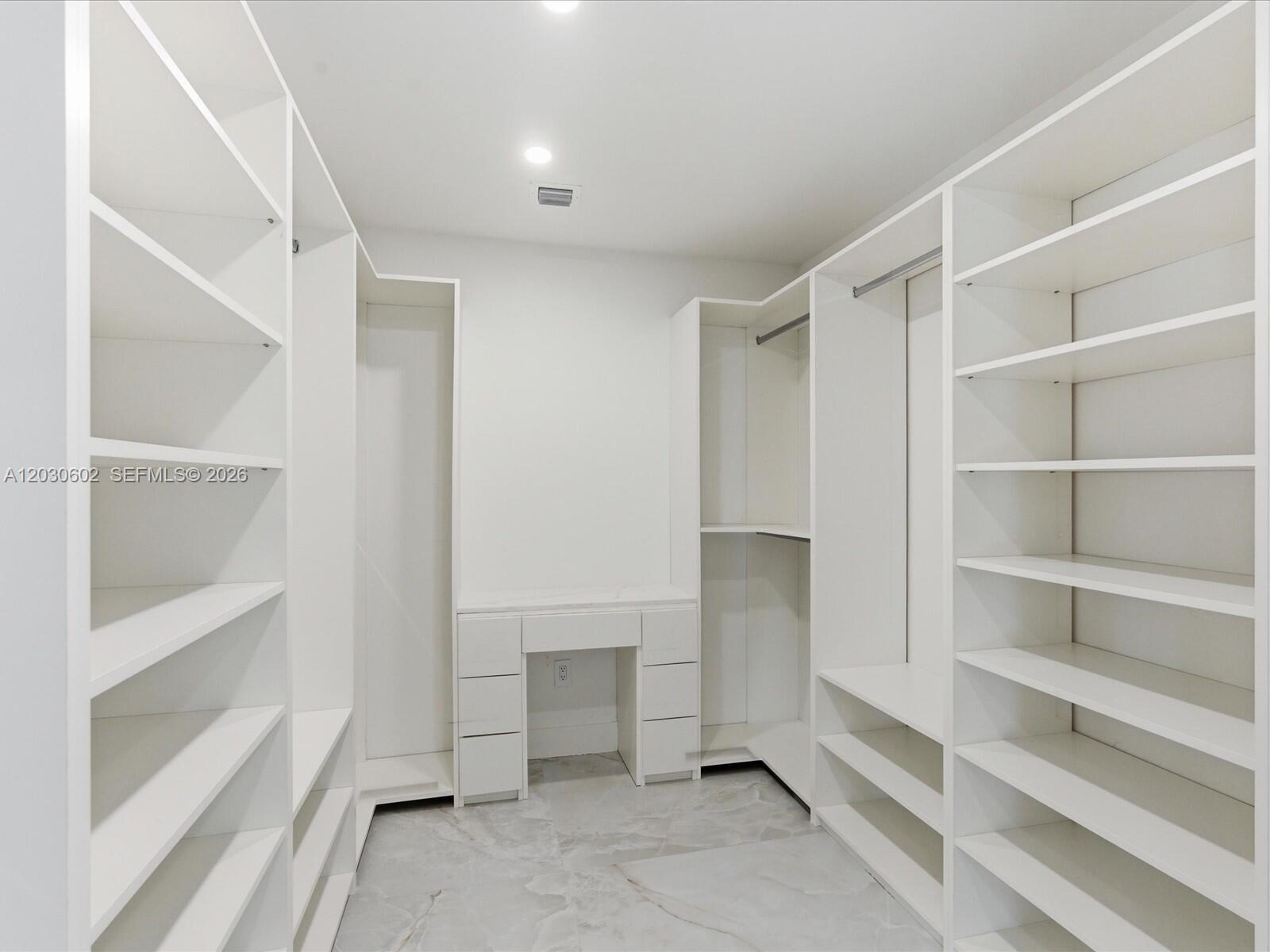 291 E Shore Dr E Miami, FL 33133