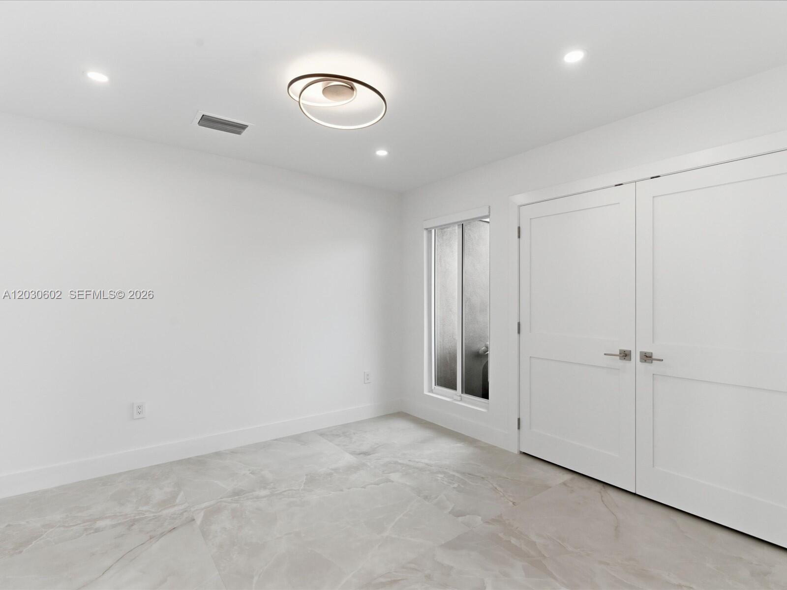 291 E Shore Dr E Miami, FL 33133