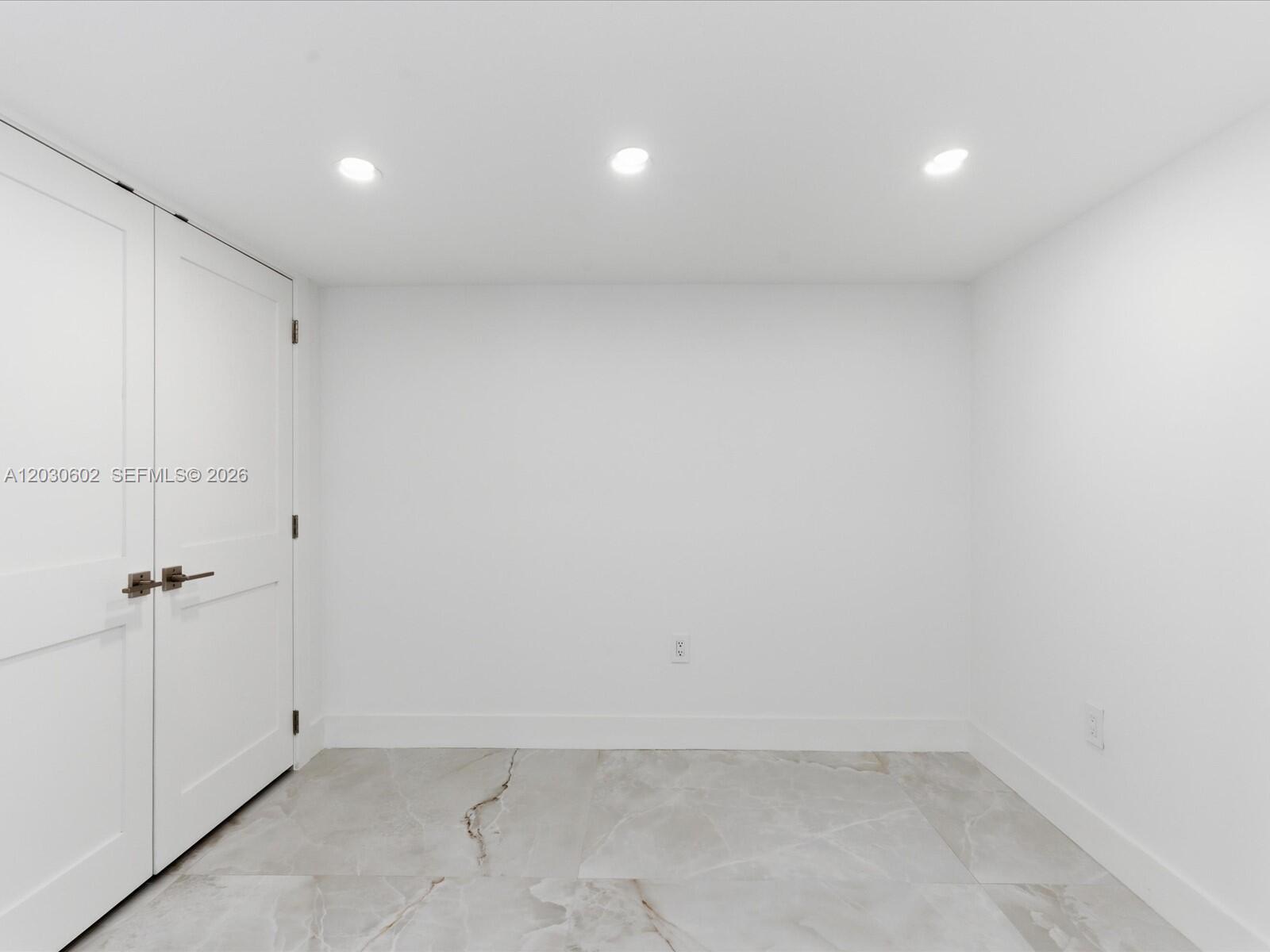 291 E Shore Dr E Miami, FL 33133