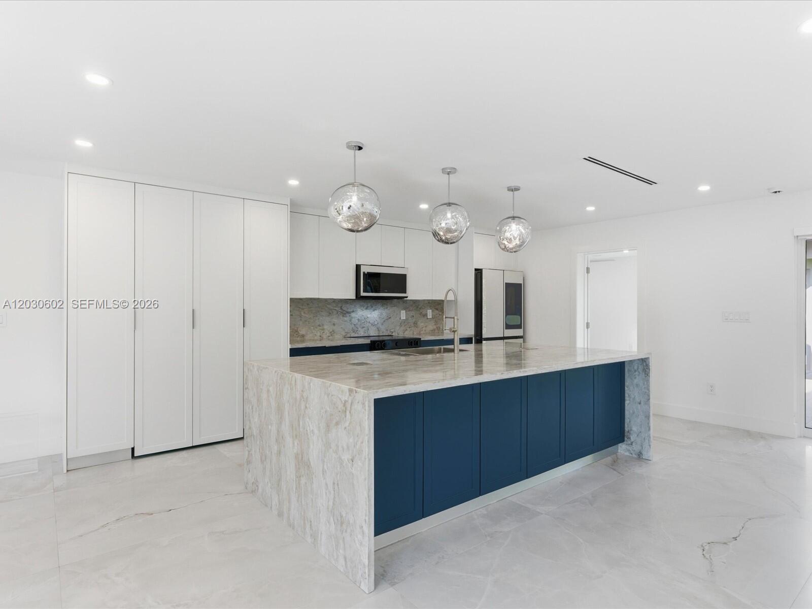 291 E Shore Dr E Miami, FL 33133
