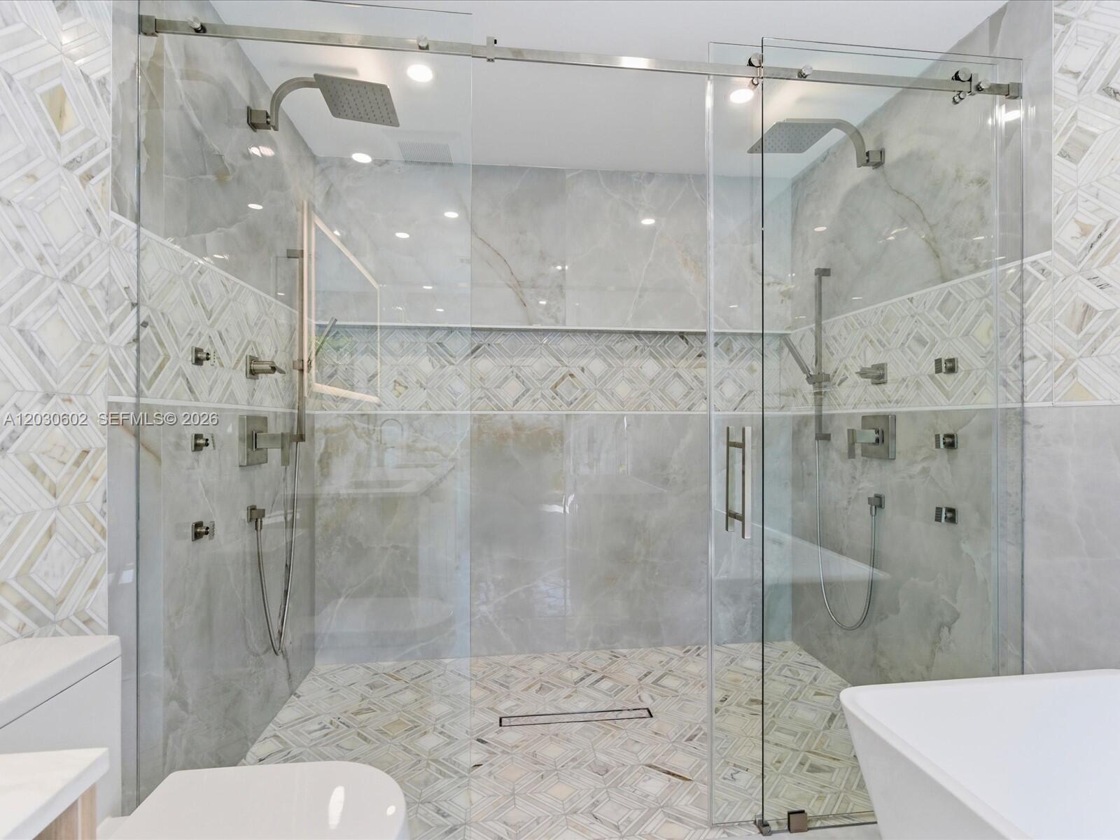 291 E Shore Dr E Miami, FL 33133