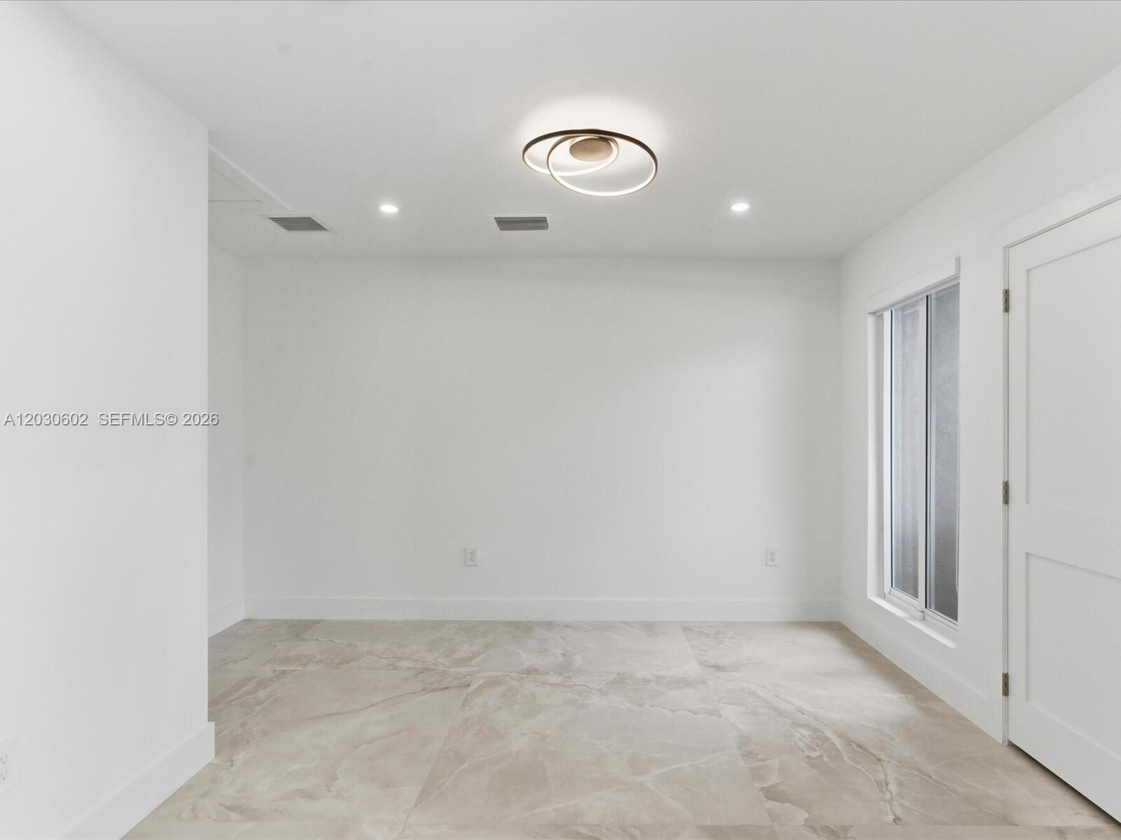 291 E Shore Dr E Miami, FL 33133
