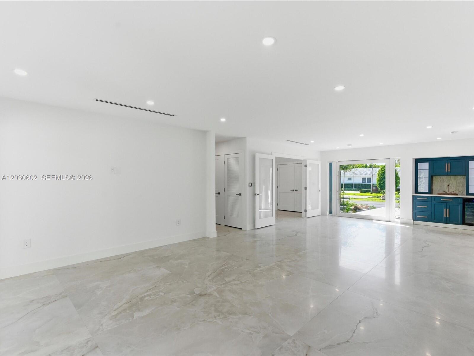 291 E Shore Dr E Miami, FL 33133