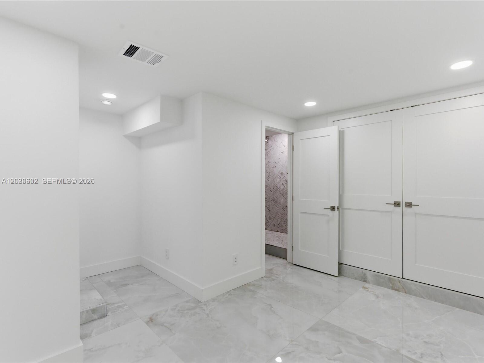 291 E Shore Dr E Miami, FL 33133