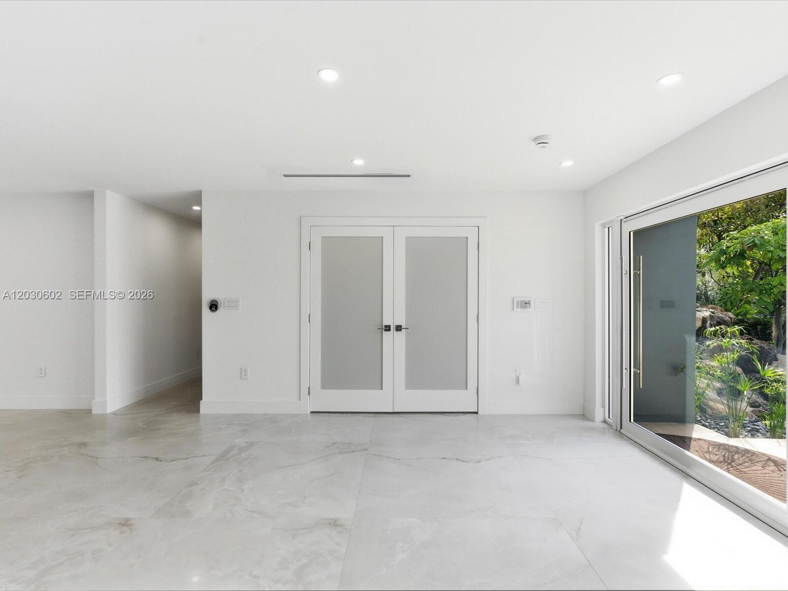 291 E Shore Dr E Miami, FL 33133