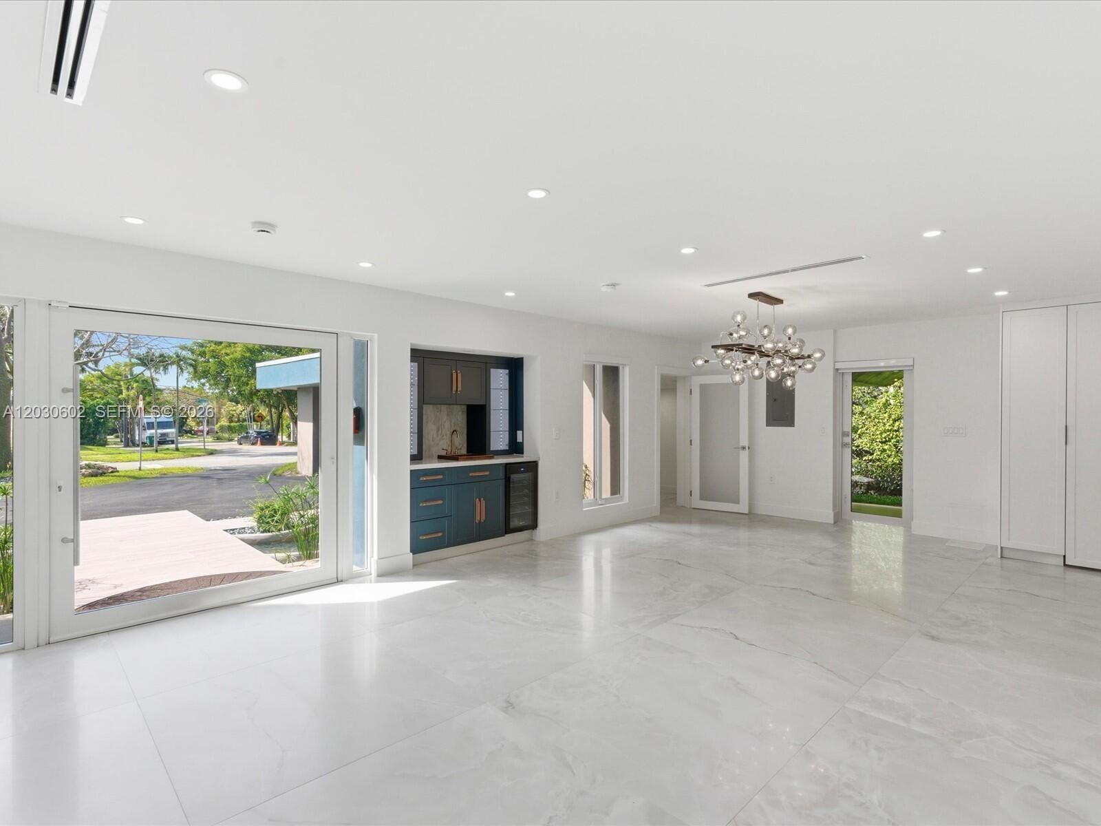 291 E Shore Dr E Miami, FL 33133
