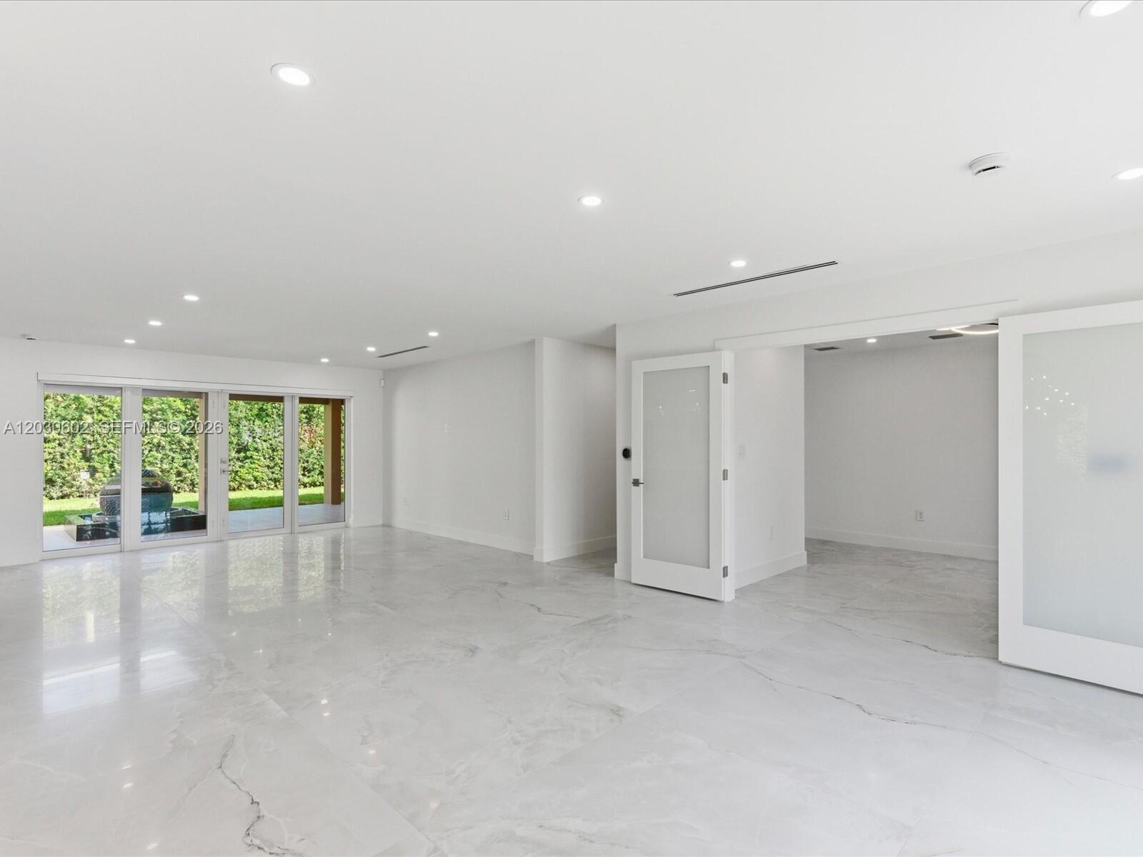 291 E Shore Dr E Miami, FL 33133