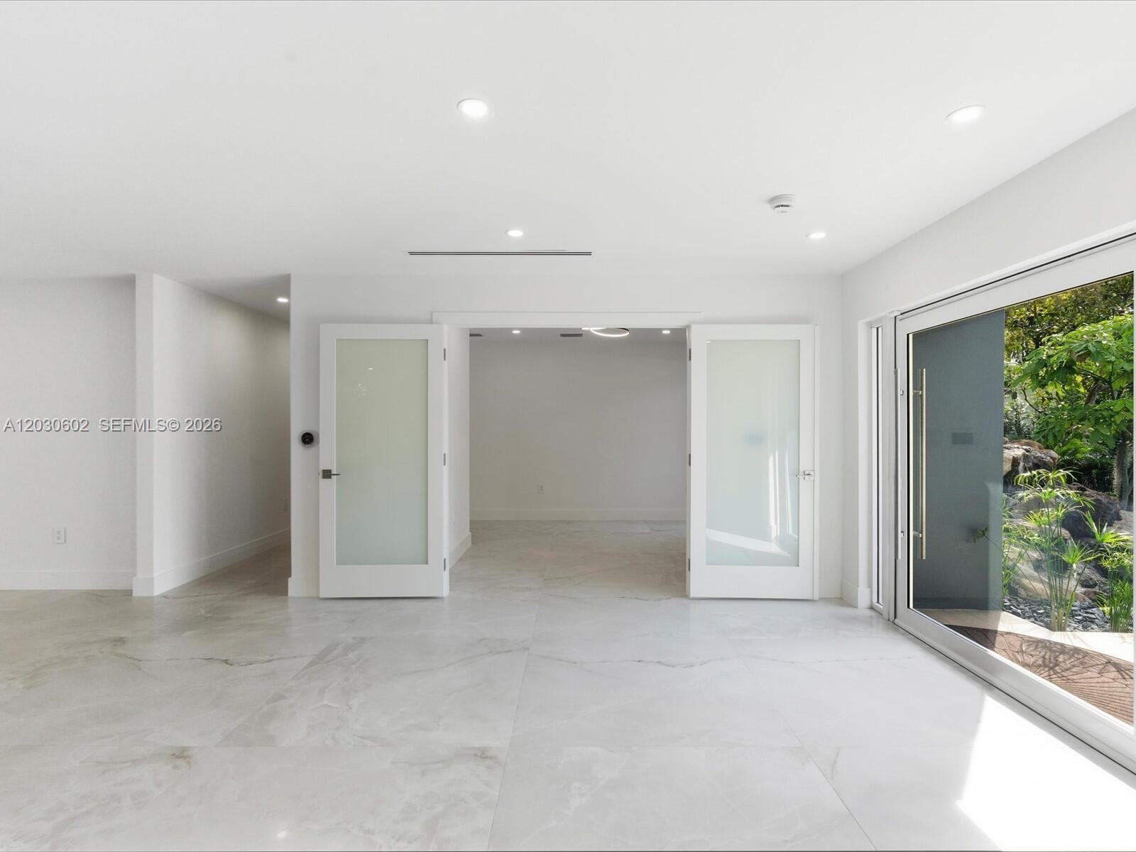 291 E Shore Dr E Miami, FL 33133