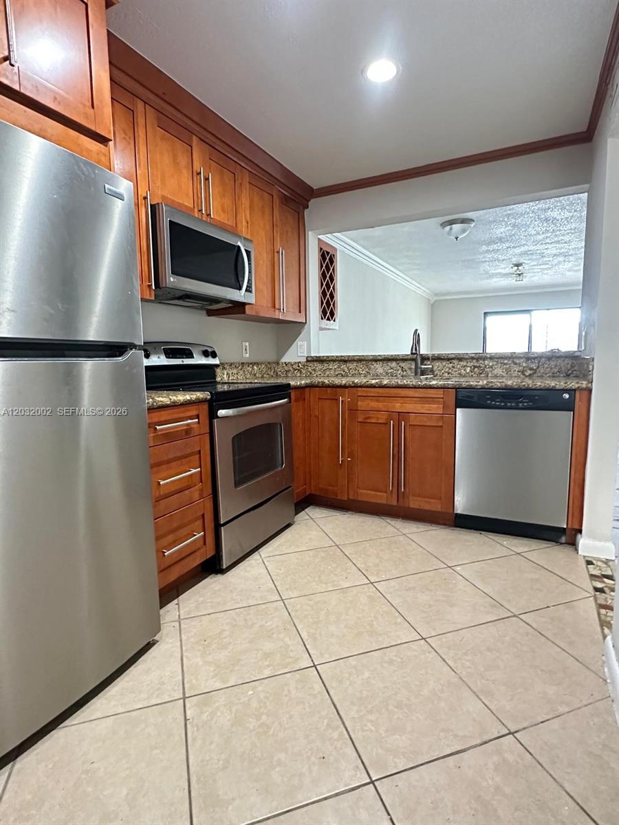851 NE 207th #6202