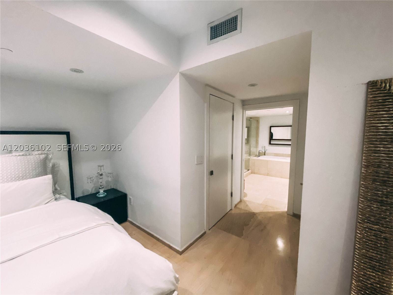 image Icon Brickell I12