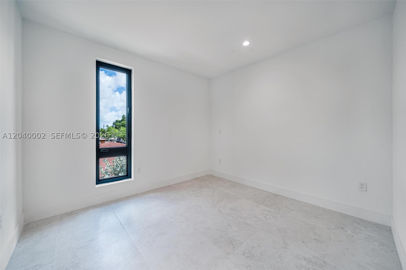 2939 SW 21st St Miami, FL 33145