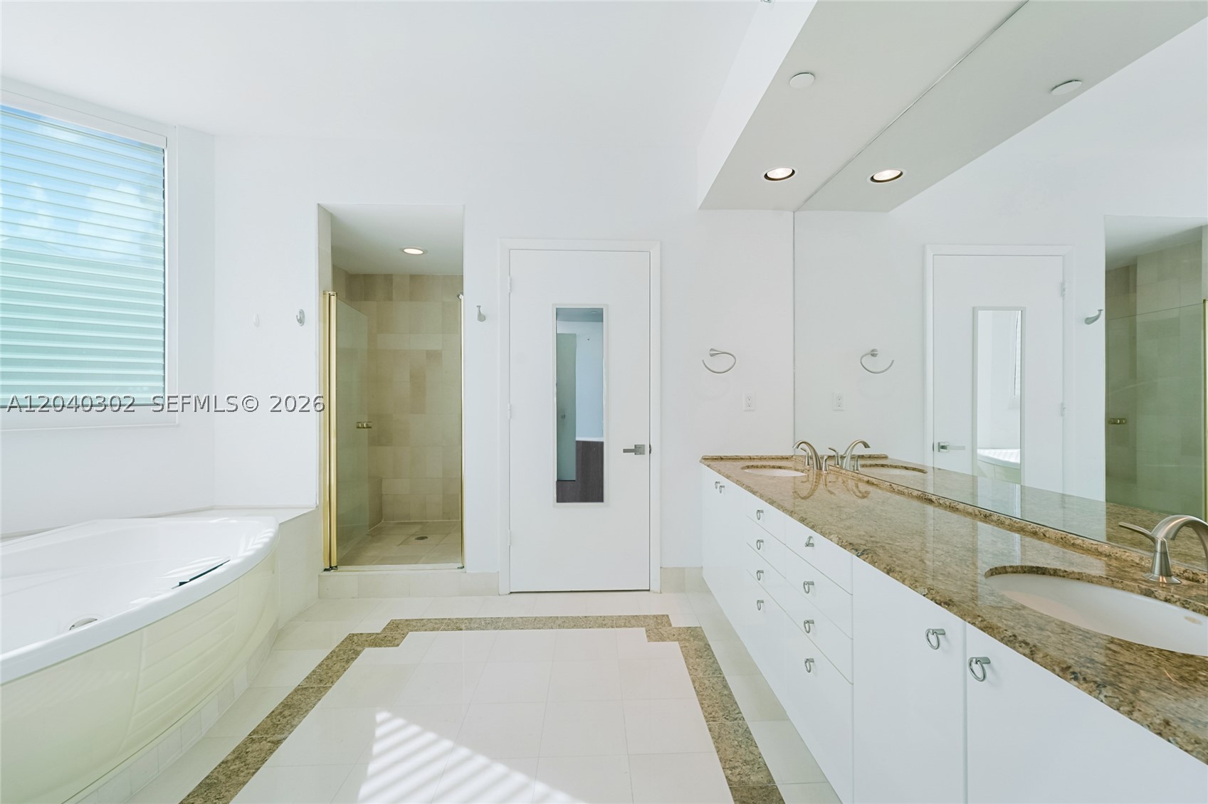 300 S Pointe Dr #405 Miami Beach, FL 33139