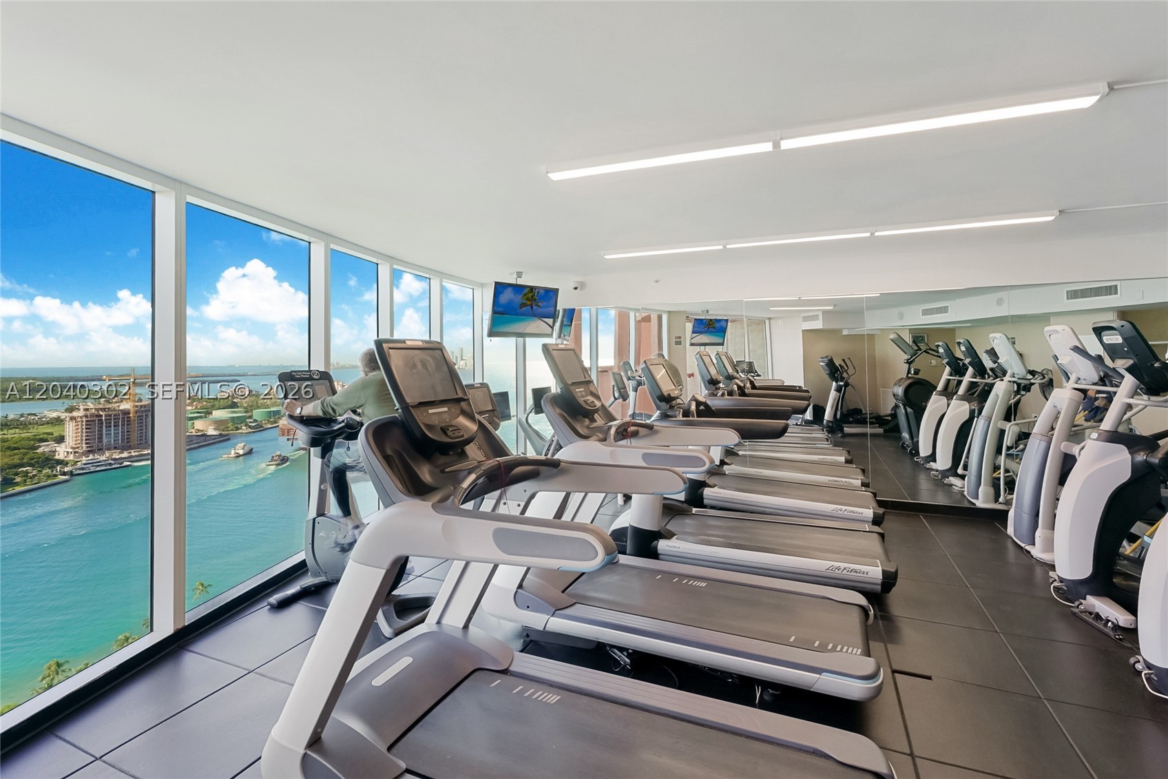300 S Pointe Dr #405 Miami Beach, FL 33139