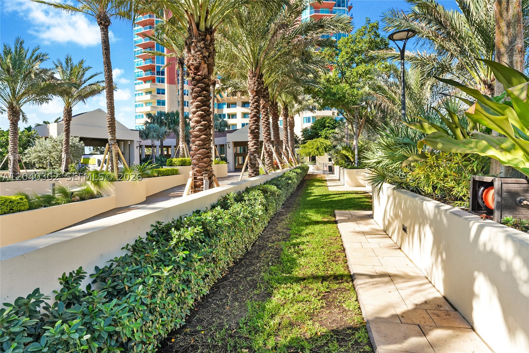 300 S Pointe Dr #405 Miami Beach, FL 33139