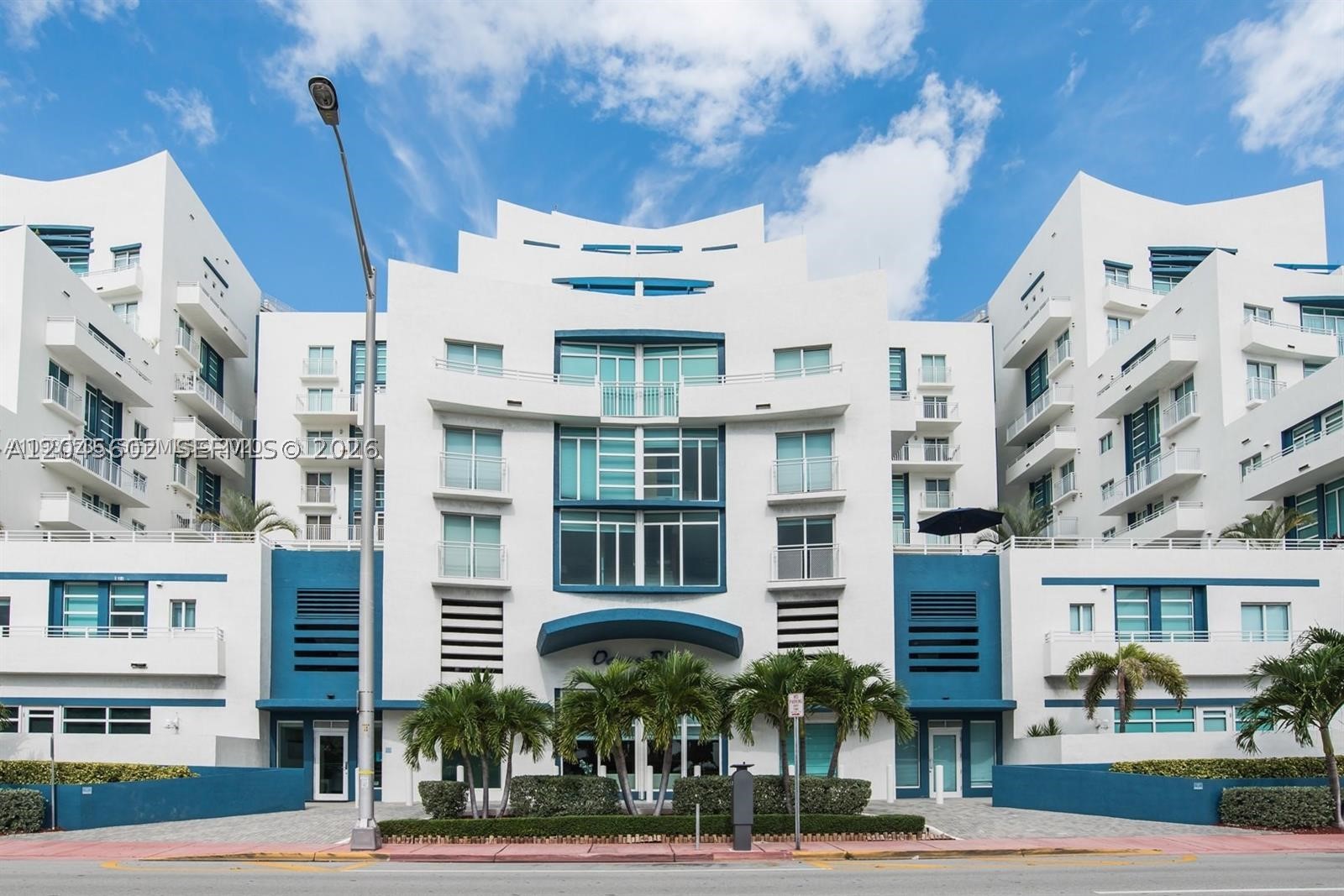 7600 Collins Ave #712