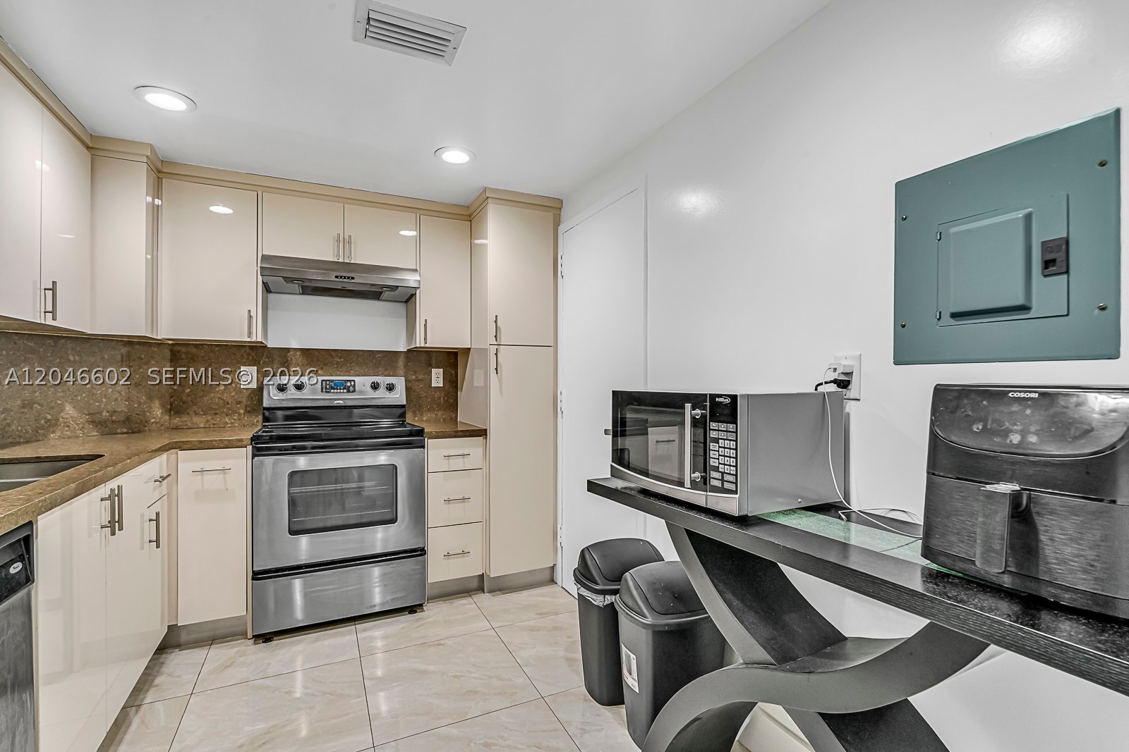 image Arlen House Condo13