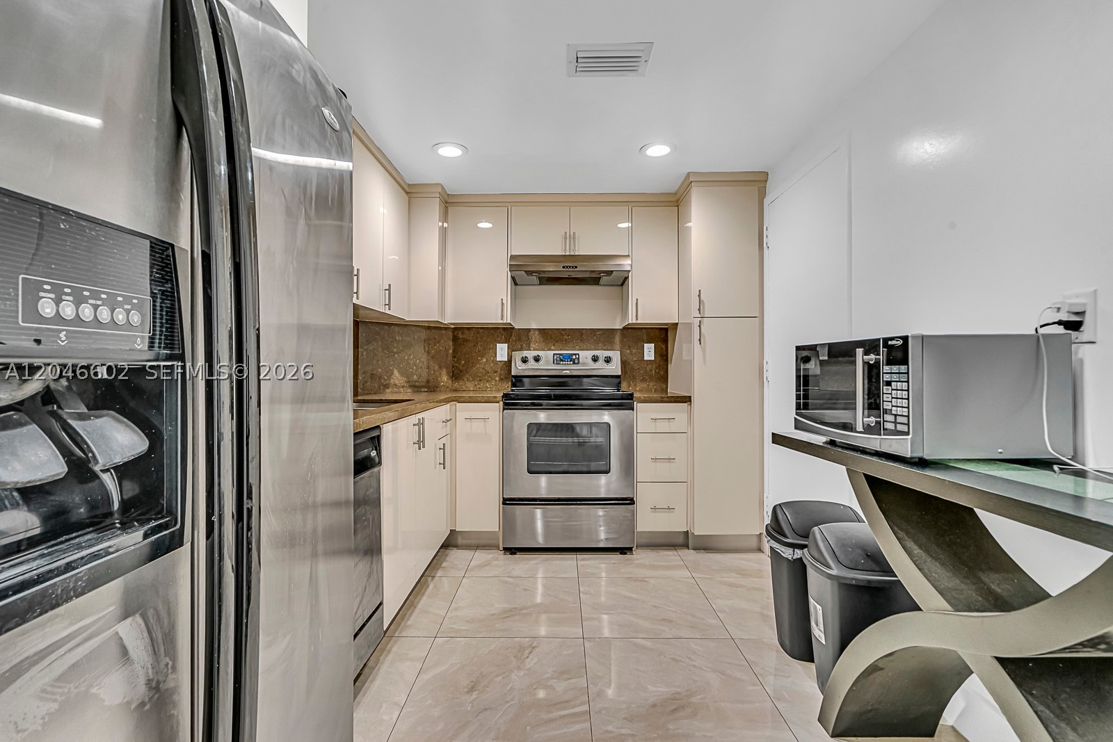 image Arlen House Condo14