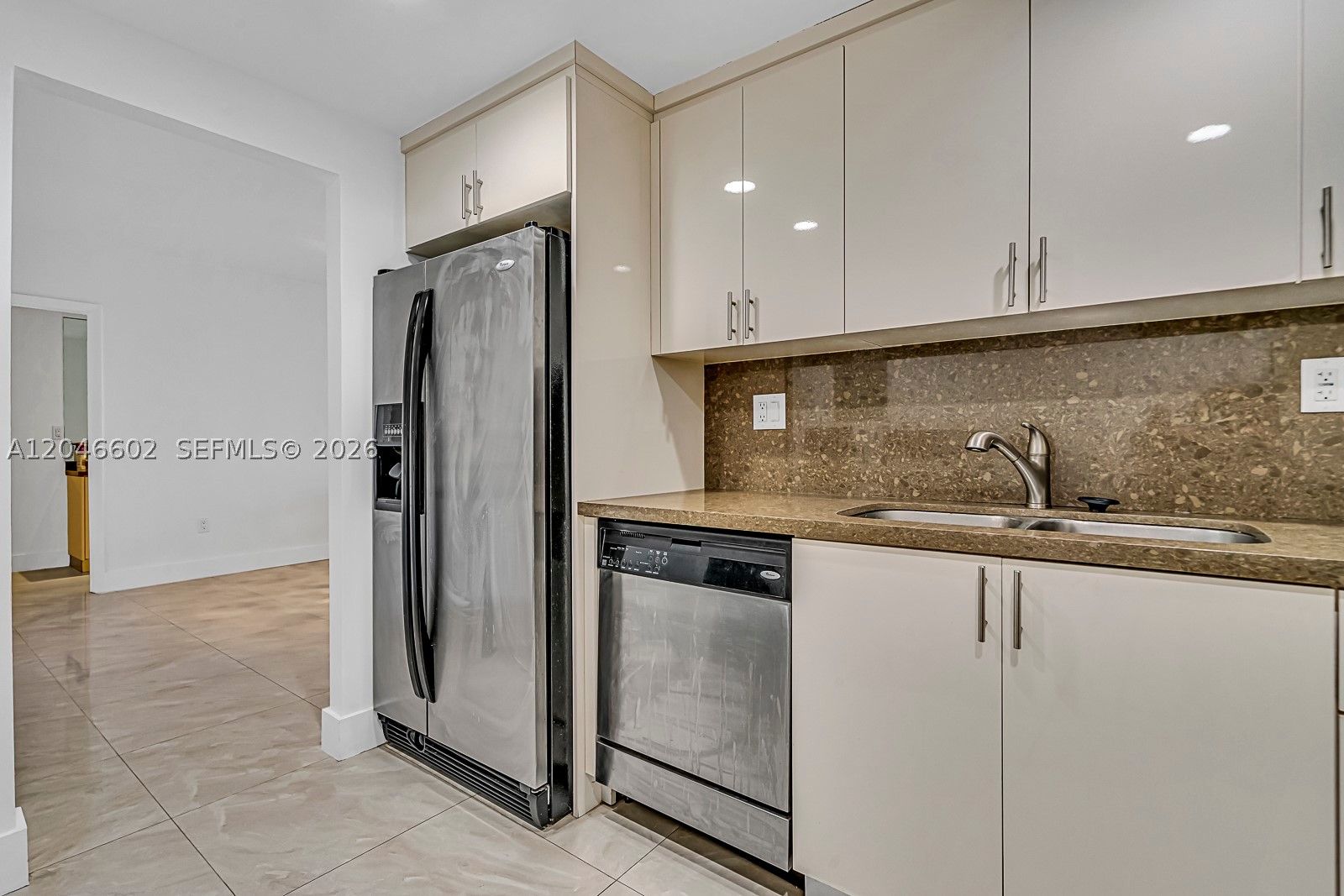 image Arlen House Condo15