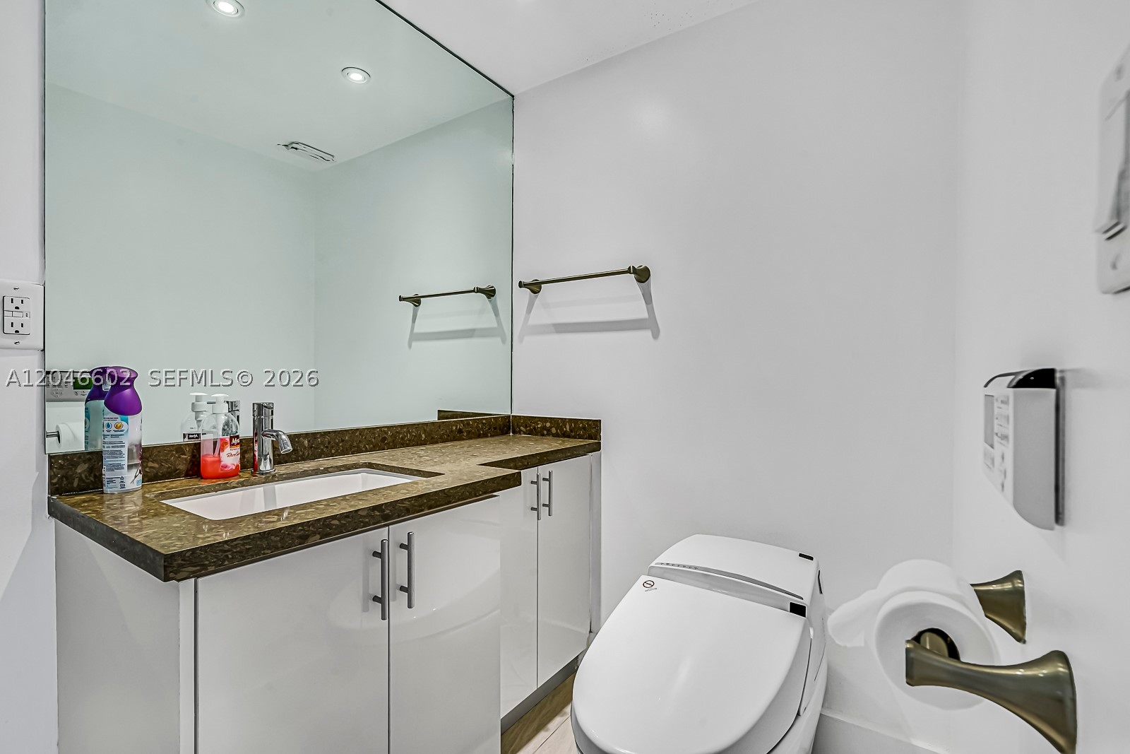 image Arlen House Condo16
