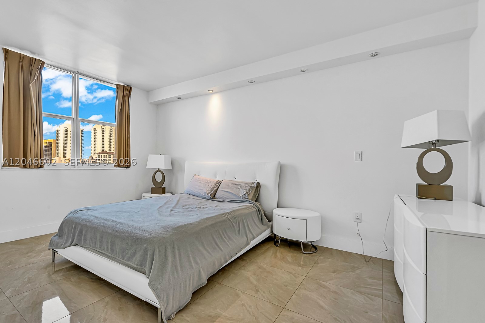 image Arlen House Condo18