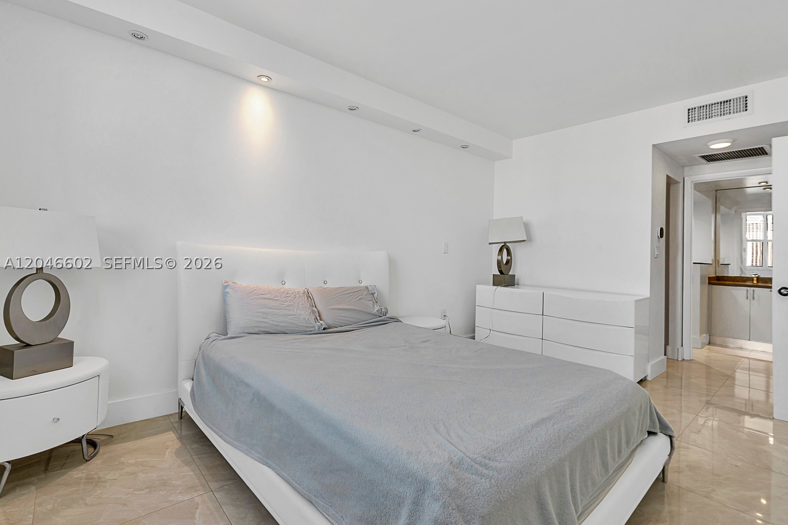 image Arlen House Condo21