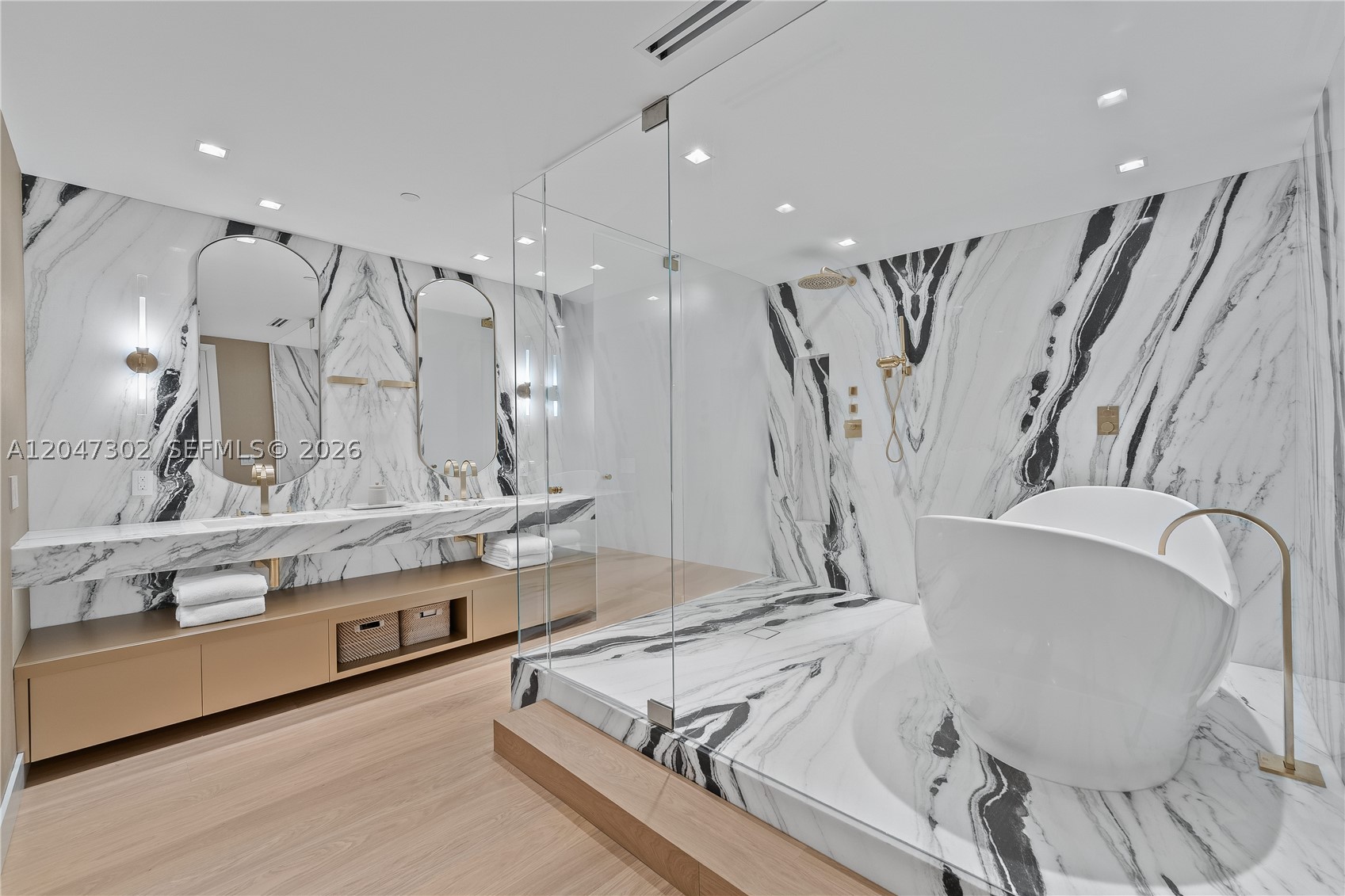 5242 Fisher Is Dr #5242 Miami Beach, FL 33109